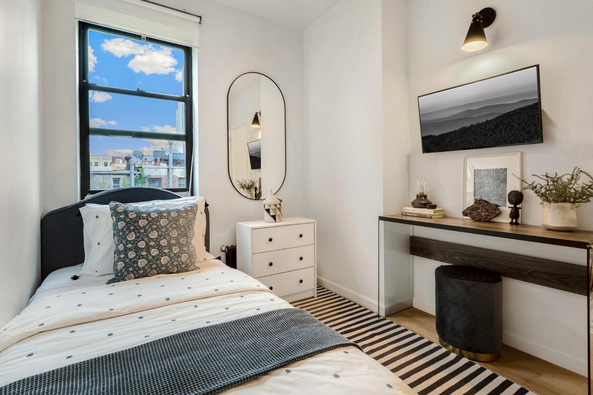 Bright Designer Cottage in Historic Harlem, 20 Minutes from Times Square!