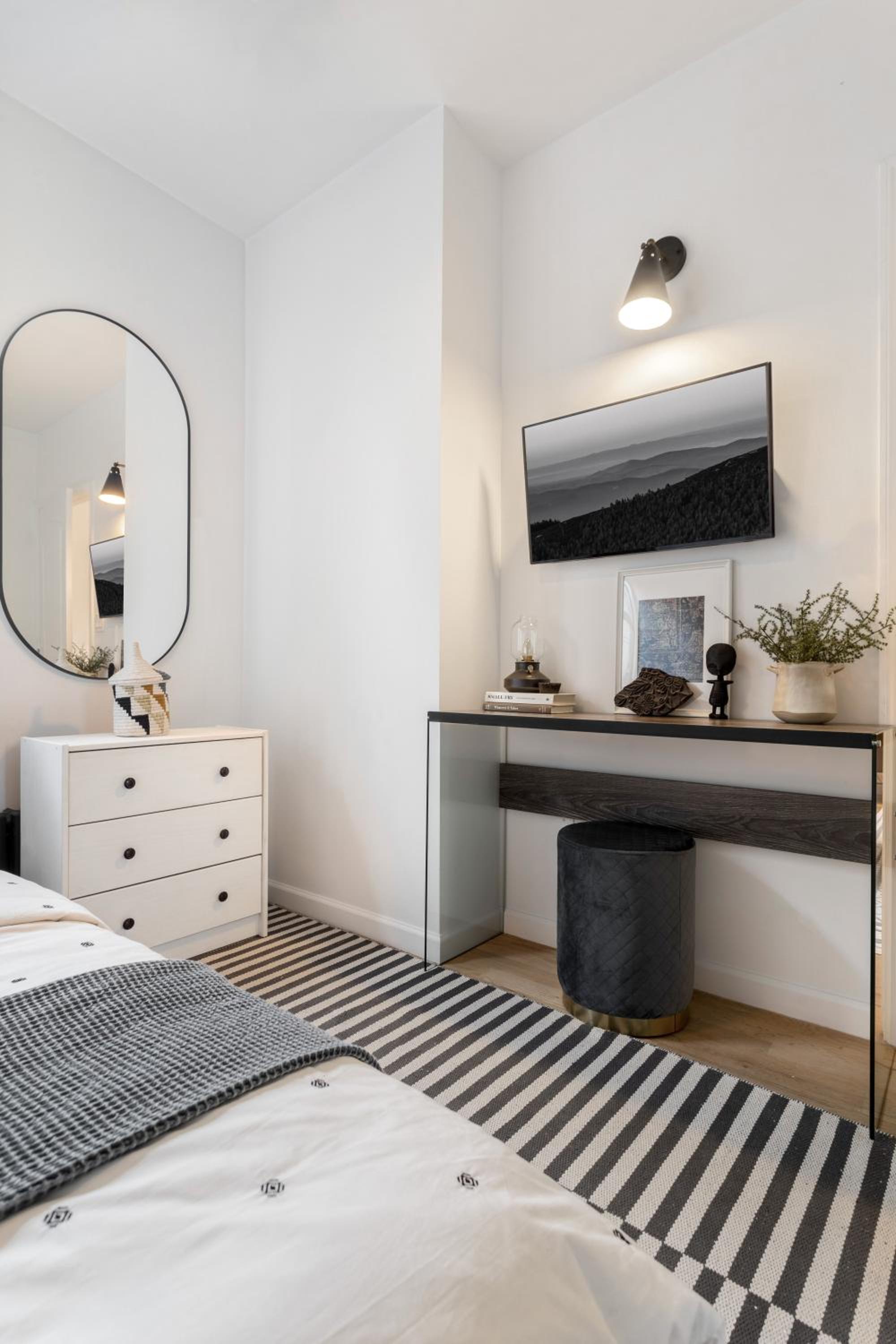 Bright Designer Cottage in Historic Harlem, 20 Minutes from Times Square!