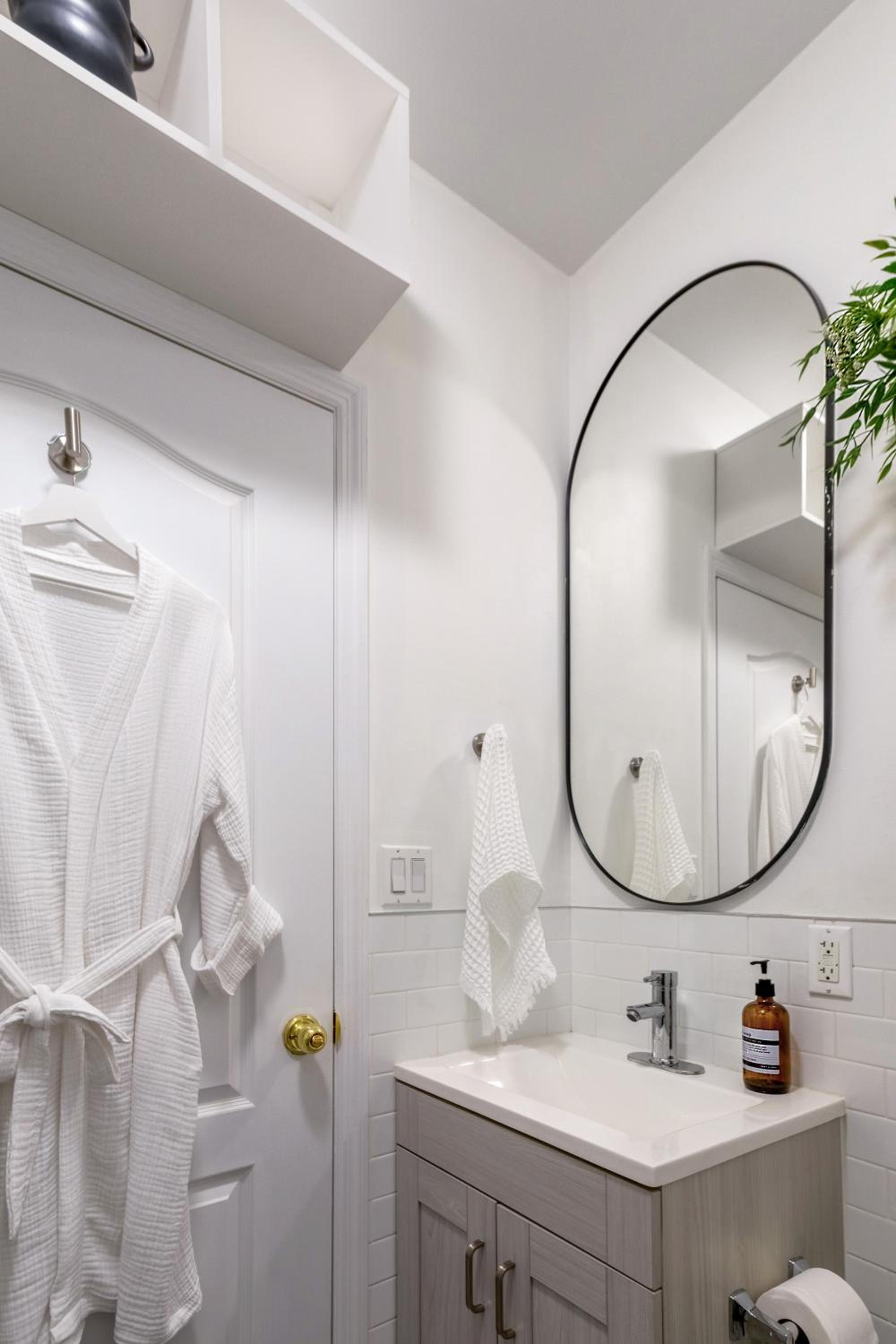 Bright Designer Cottage in Historic Harlem, 20 Minutes from Times Square!