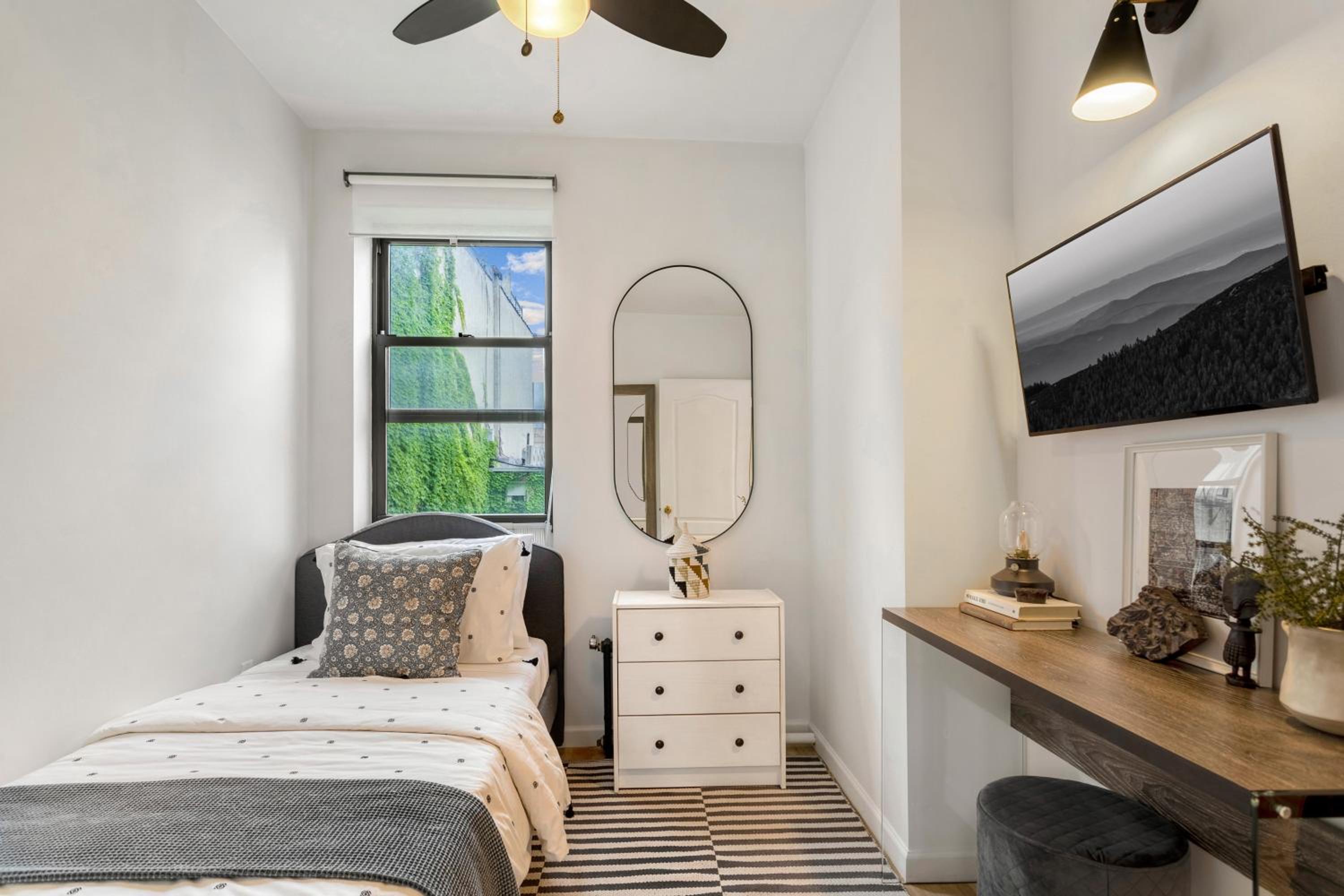 Bright Designer Cottage in Historic Harlem, 20 Minutes from Times Square!