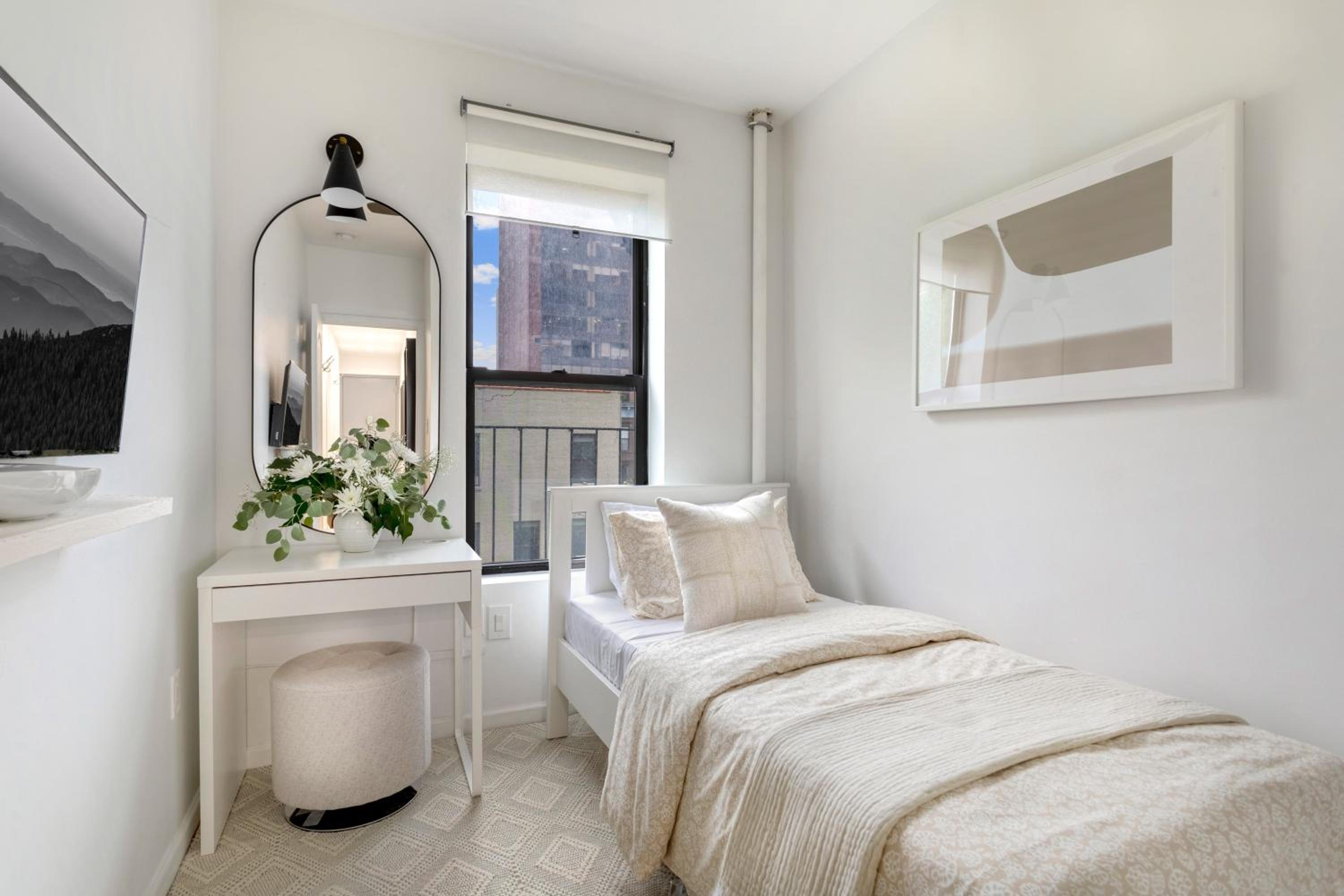 Bright Designer Cottage in Historic Harlem, 20 Minutes from Times Square!