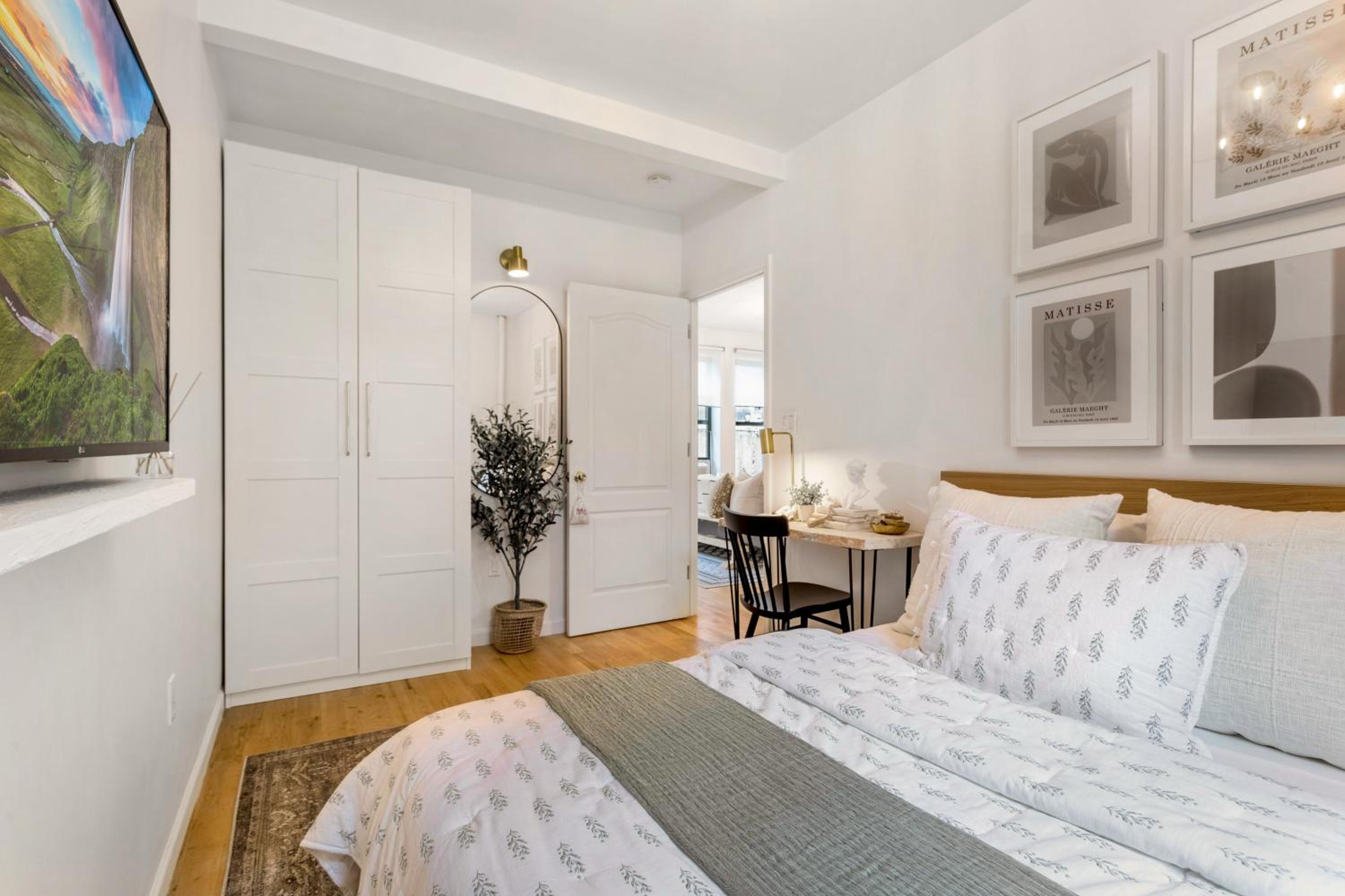 Bright Designer Cottage in Historic Harlem, 20 Minutes from Times Square!