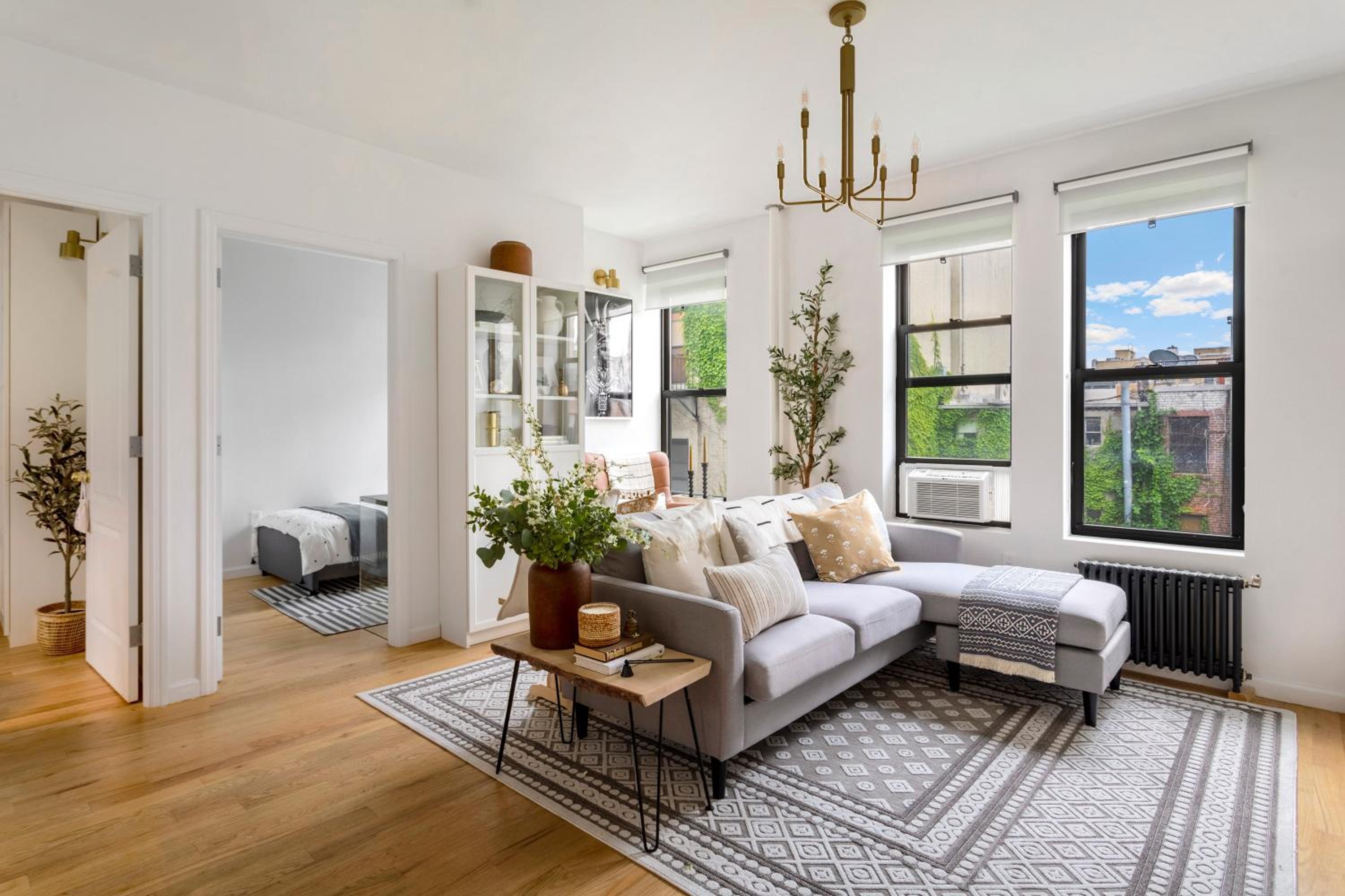 Bright Designer Cottage in Historic Harlem, 20 Minutes from Times Square!