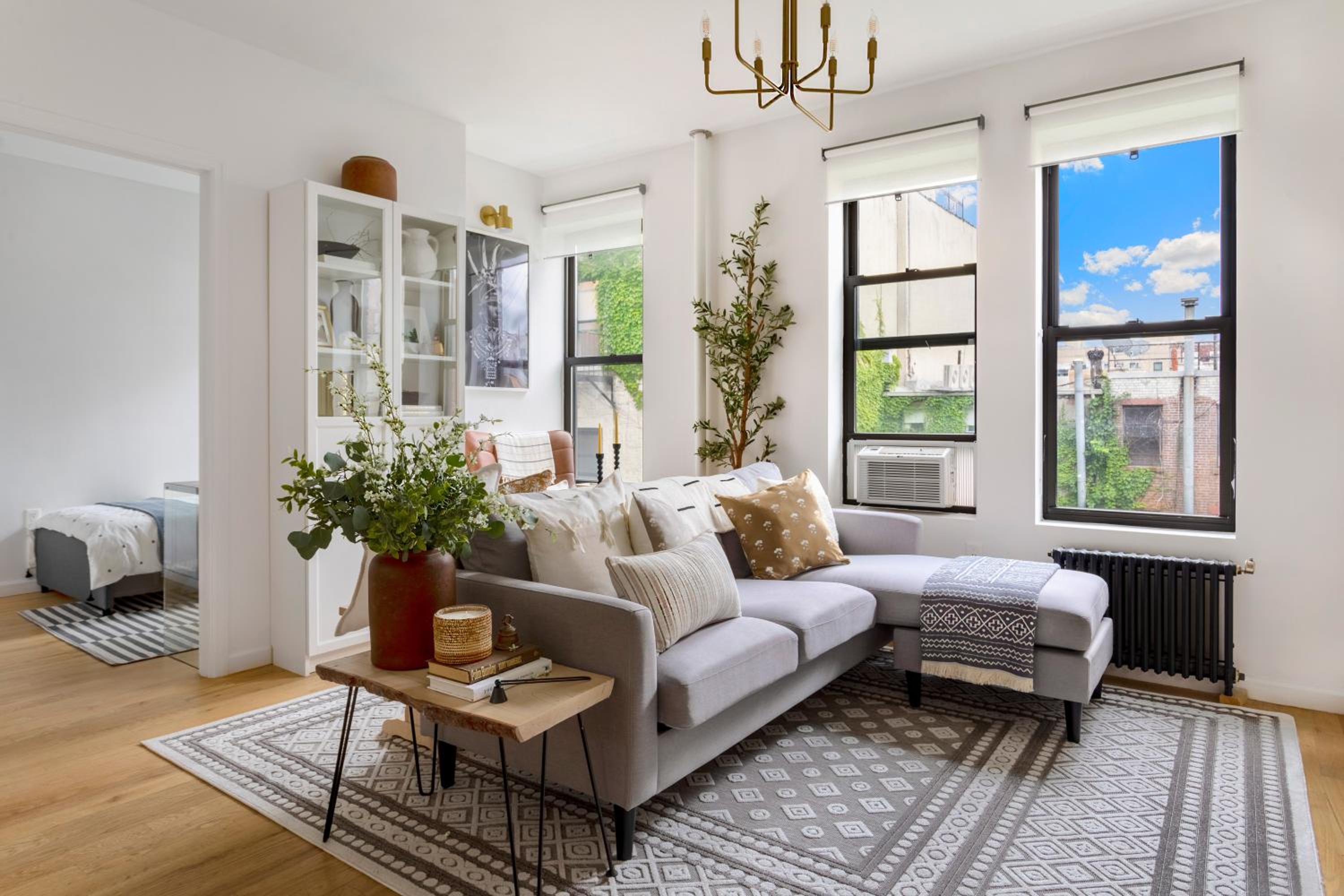 Bright Designer Cottage in Historic Harlem, 20 Minutes from Times Square!