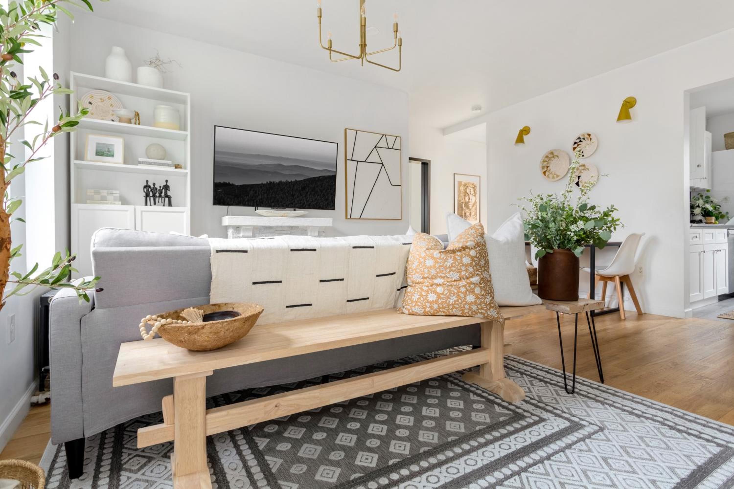 Bright Designer Cottage in Historic Harlem, 20 Minutes from Times Square!