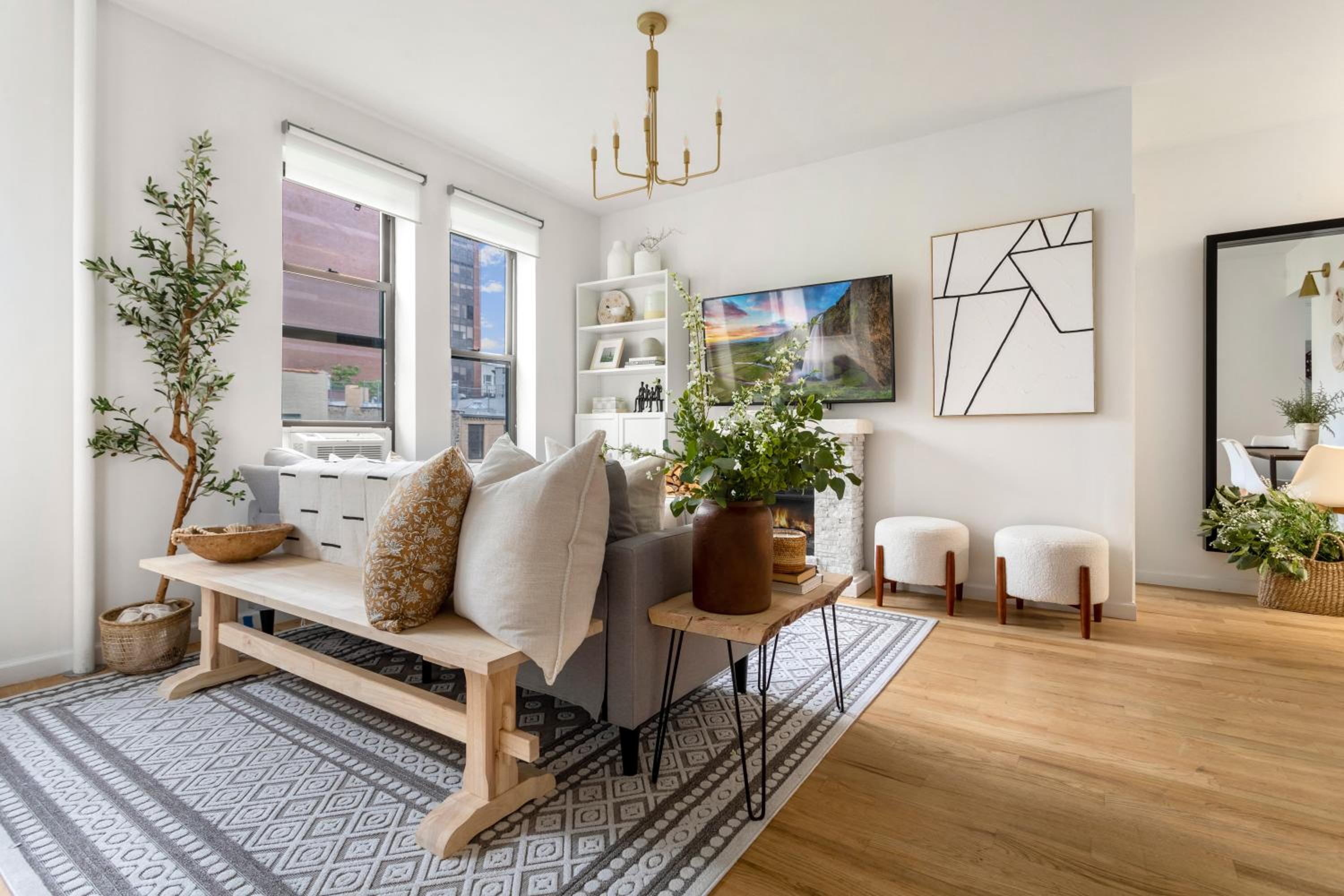 Bright Designer Cottage in Historic Harlem, 20 Minutes from Times Square!