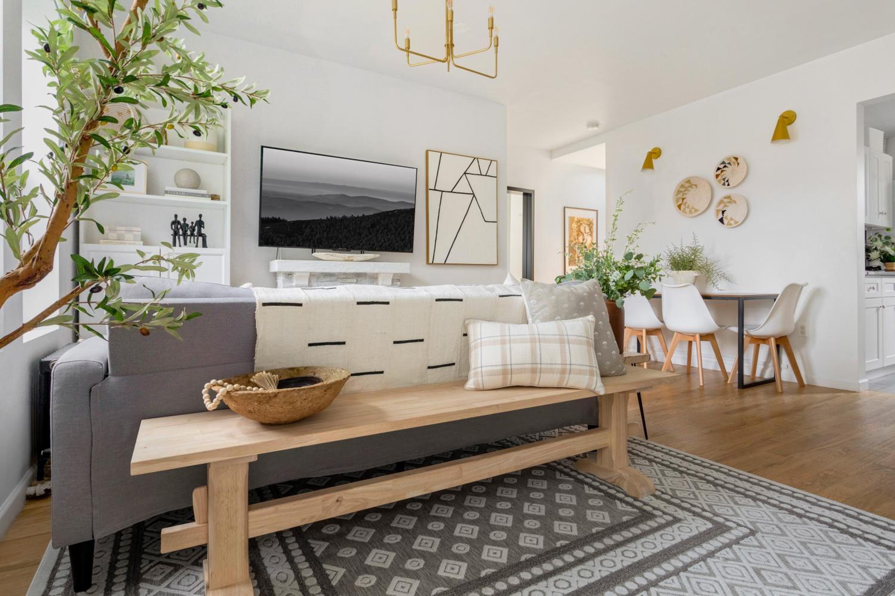 Bright Designer Cottage in Historic Harlem, 20 Minutes from Times Square!