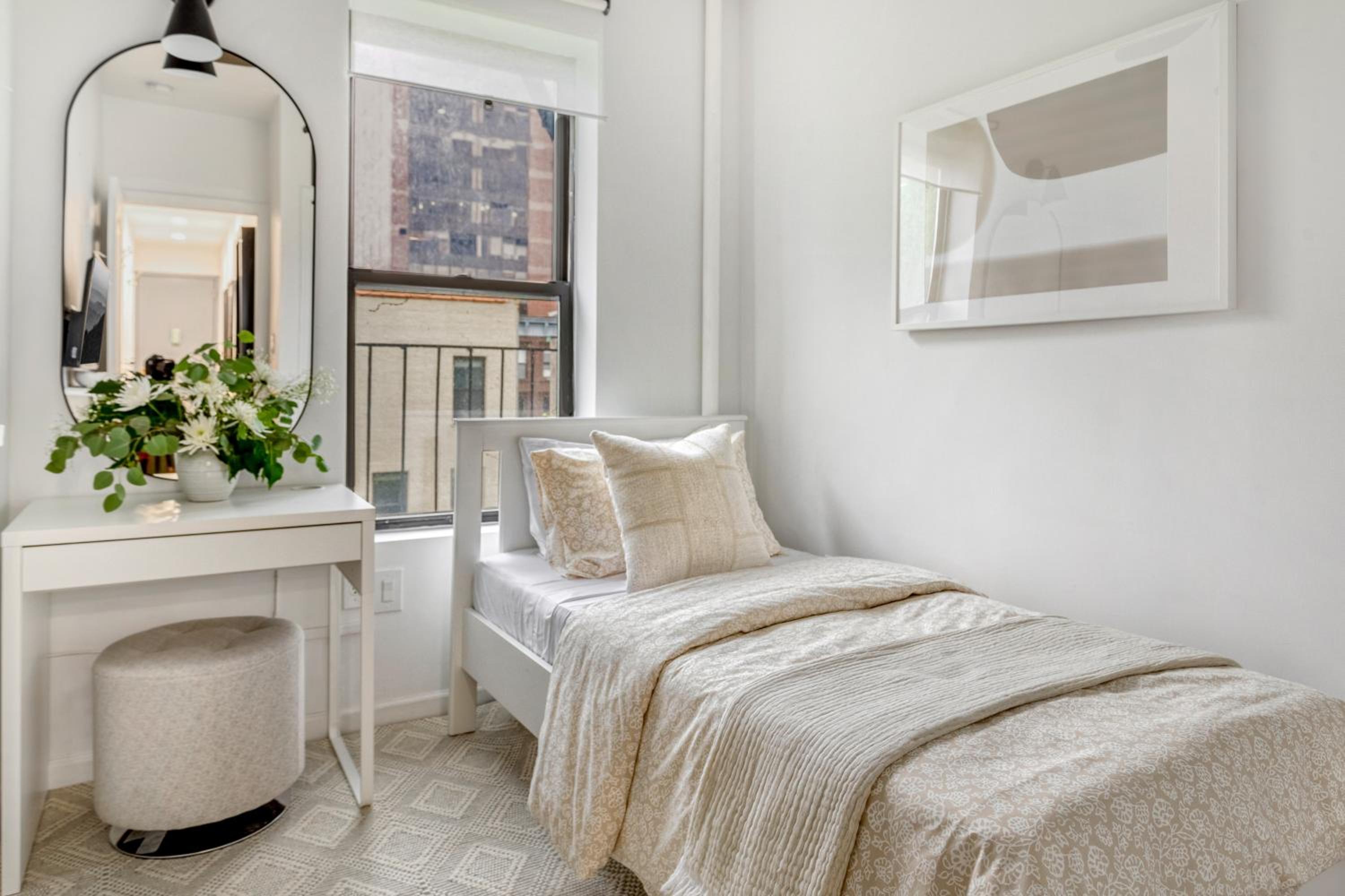 Bright Designer Cottage in Historic Harlem, 20 Minutes from Times Square!