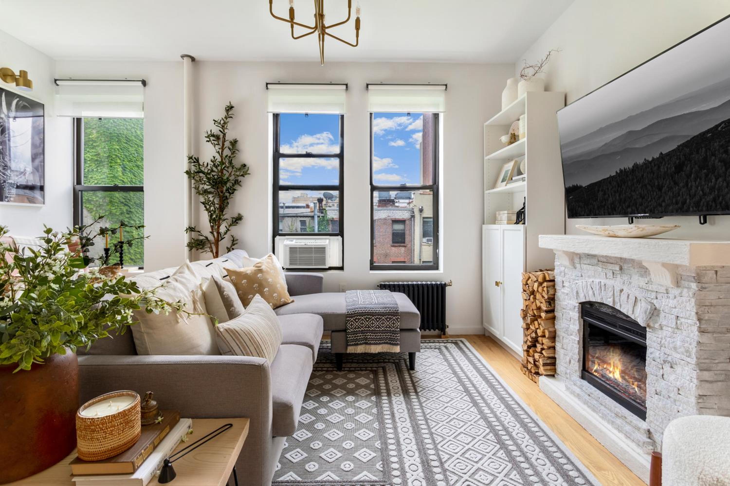 Bright Designer Cottage in Historic Harlem, 20 Minutes from Times Square!