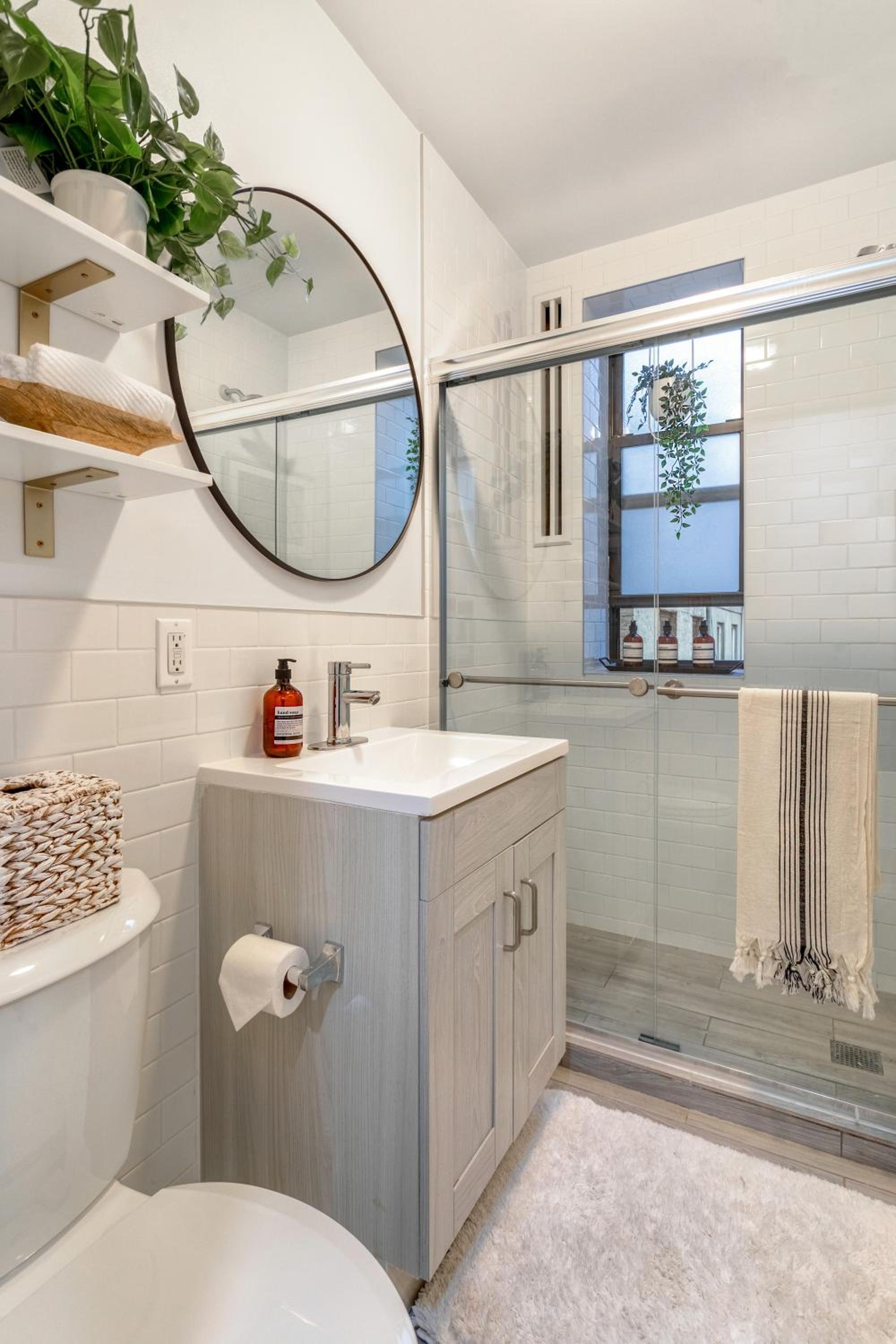 Bright Designer Cottage in Historic Harlem, 20 Minutes from Times Square!