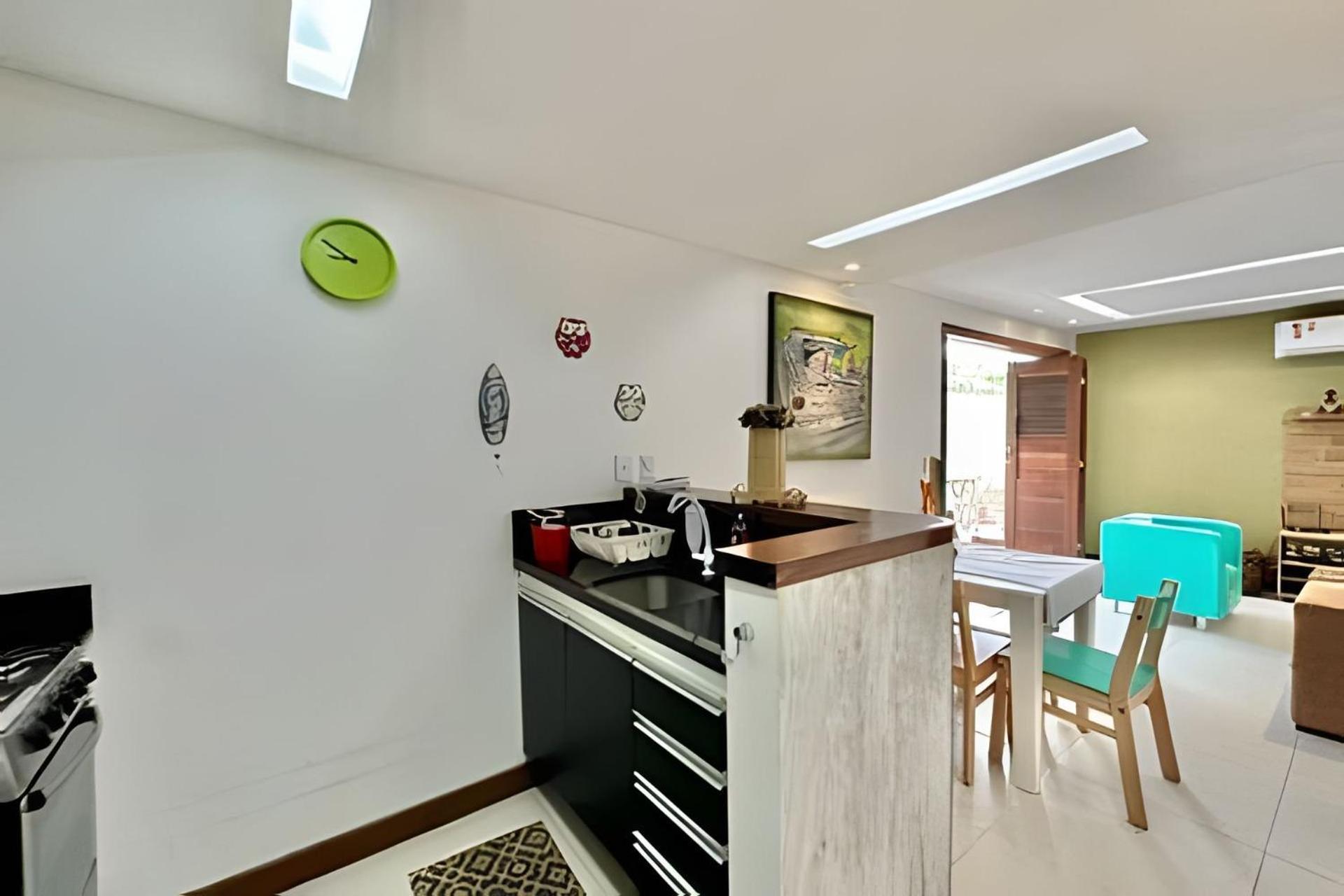 Duplex Pé na Areia, com área e churrasqueira privativata, Itacimirim-BA - Região Praia do Forte - Condomínio Fechado