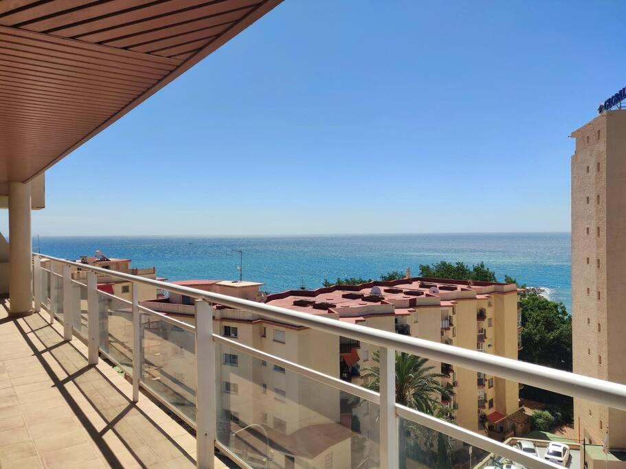 Apartamento moderno con vistas al mar, piscina & parking photo 1