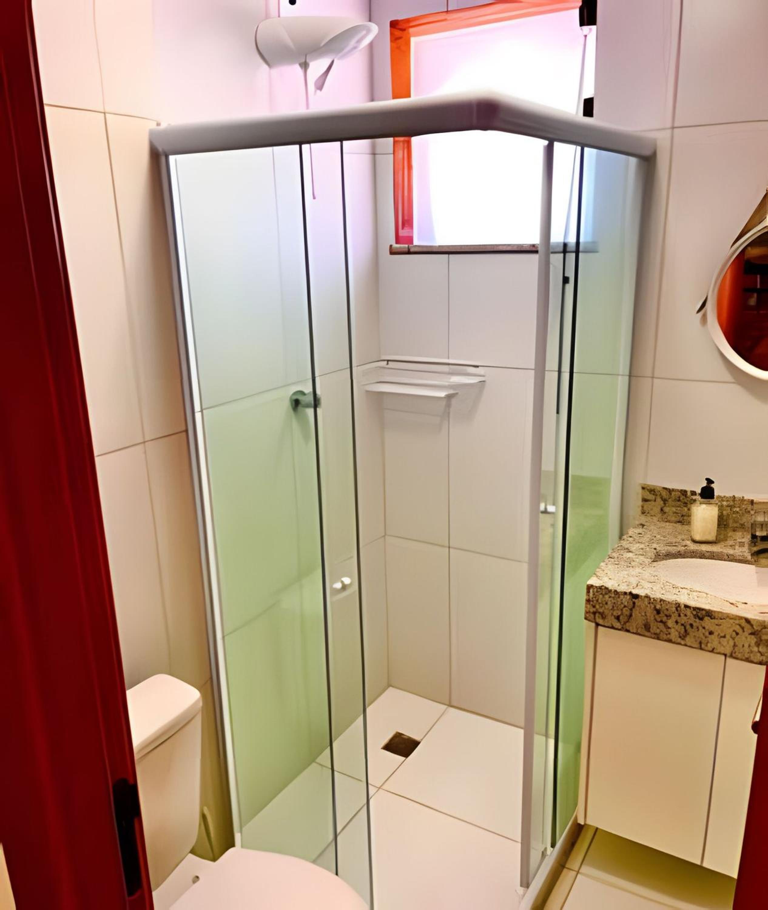 Imóvel Novo, 4 Quartos, Ar Condicionado em todos ambientes - Cond. Fechado - Guarajuba-BA