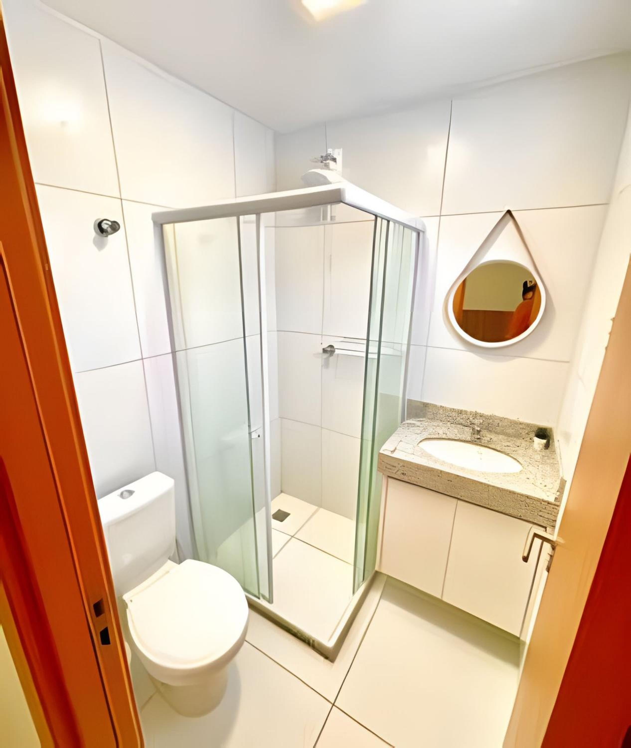 Imóvel Novo, 4 Quartos, Ar Condicionado em todos ambientes - Cond. Fechado - Guarajuba-BA