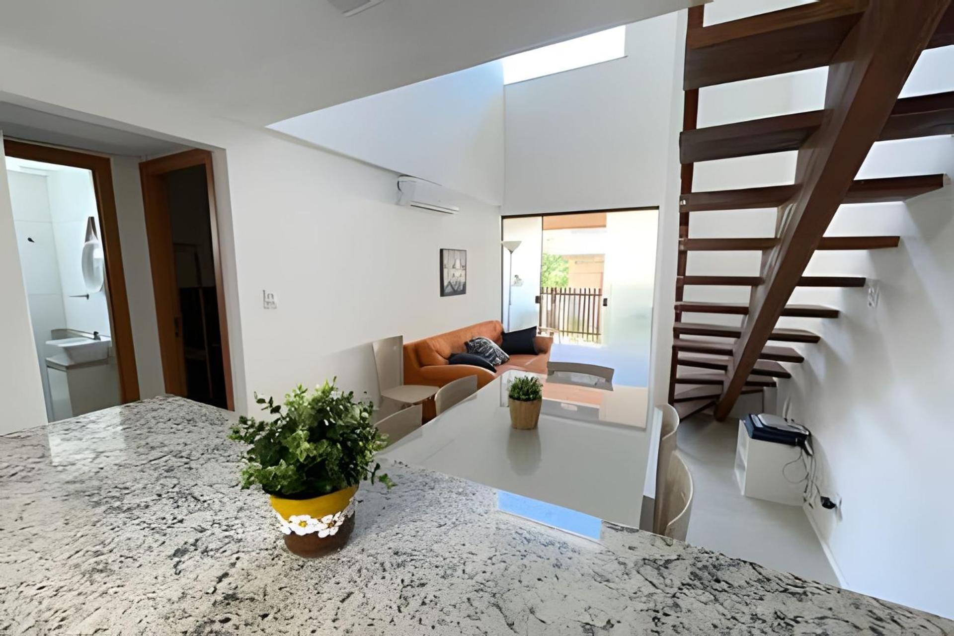 Imóvel Novo, 4 Quartos, Ar Condicionado em todos ambientes - Cond. Fechado - Guarajuba-BA
