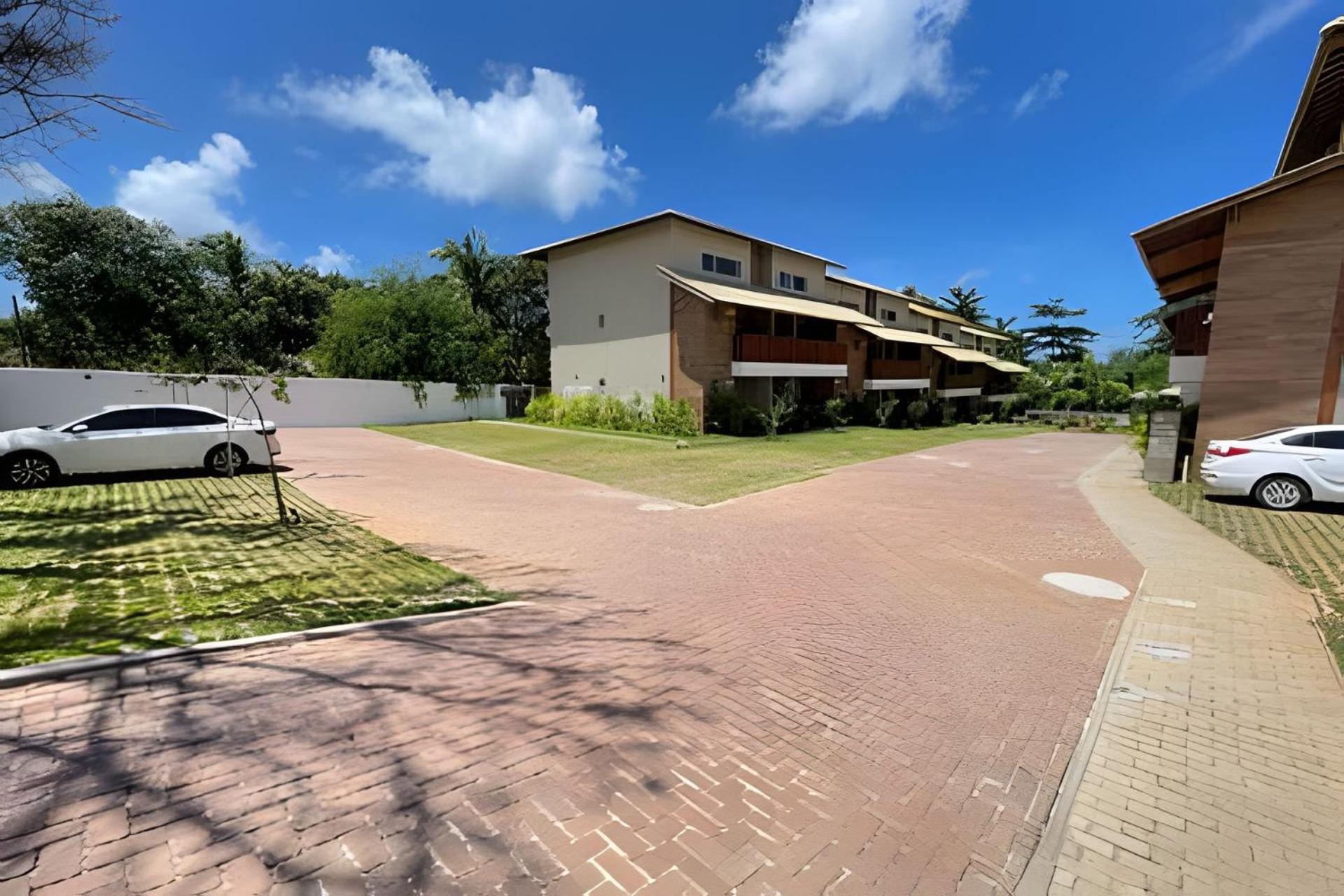 Imóvel Novo, 4 Quartos, Ar Condicionado em todos ambientes - Cond. Fechado - Guarajuba-BA
