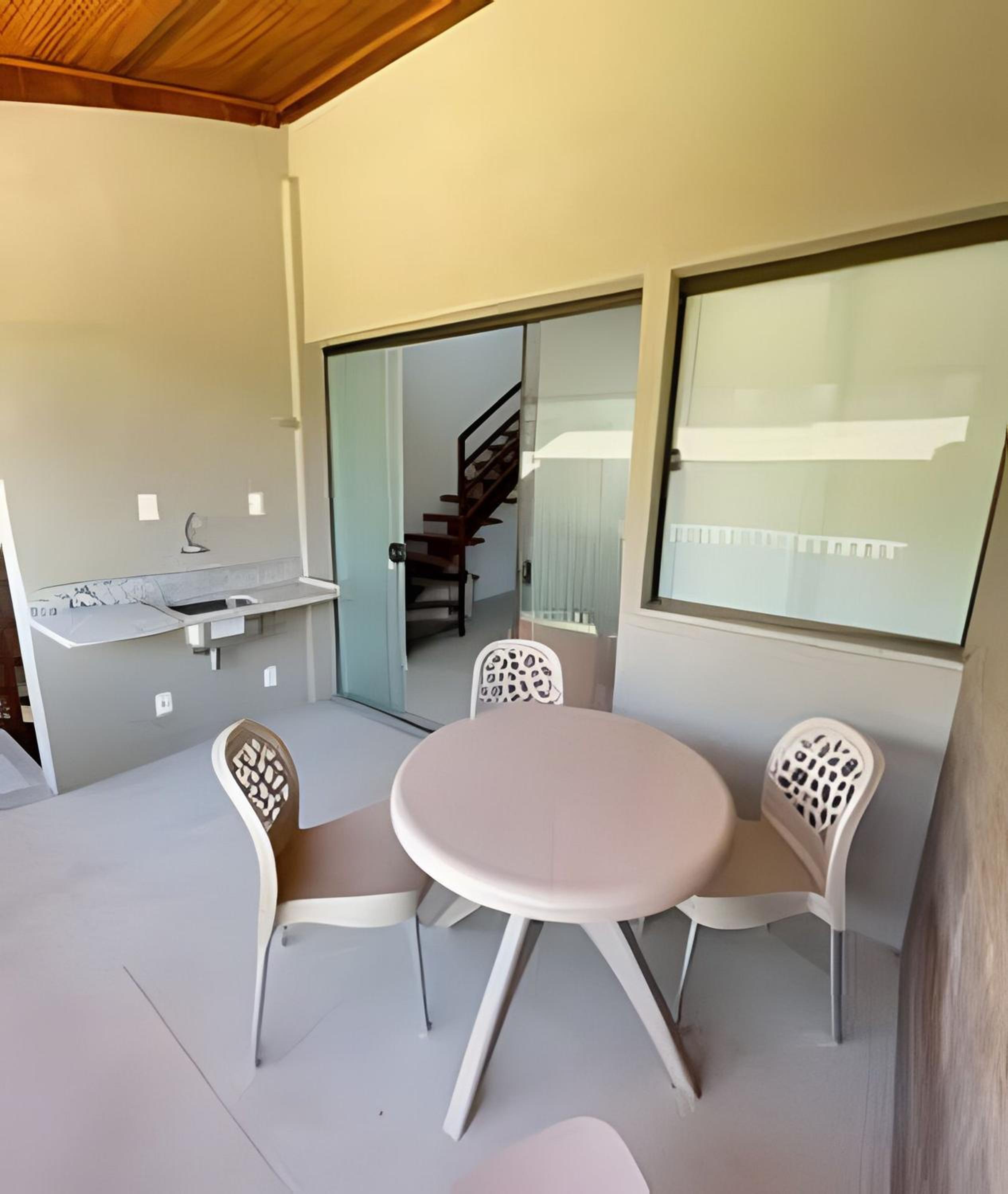 Imóvel Novo, 4 Quartos, Ar Condicionado em todos ambientes - Cond. Fechado - Guarajuba-BA