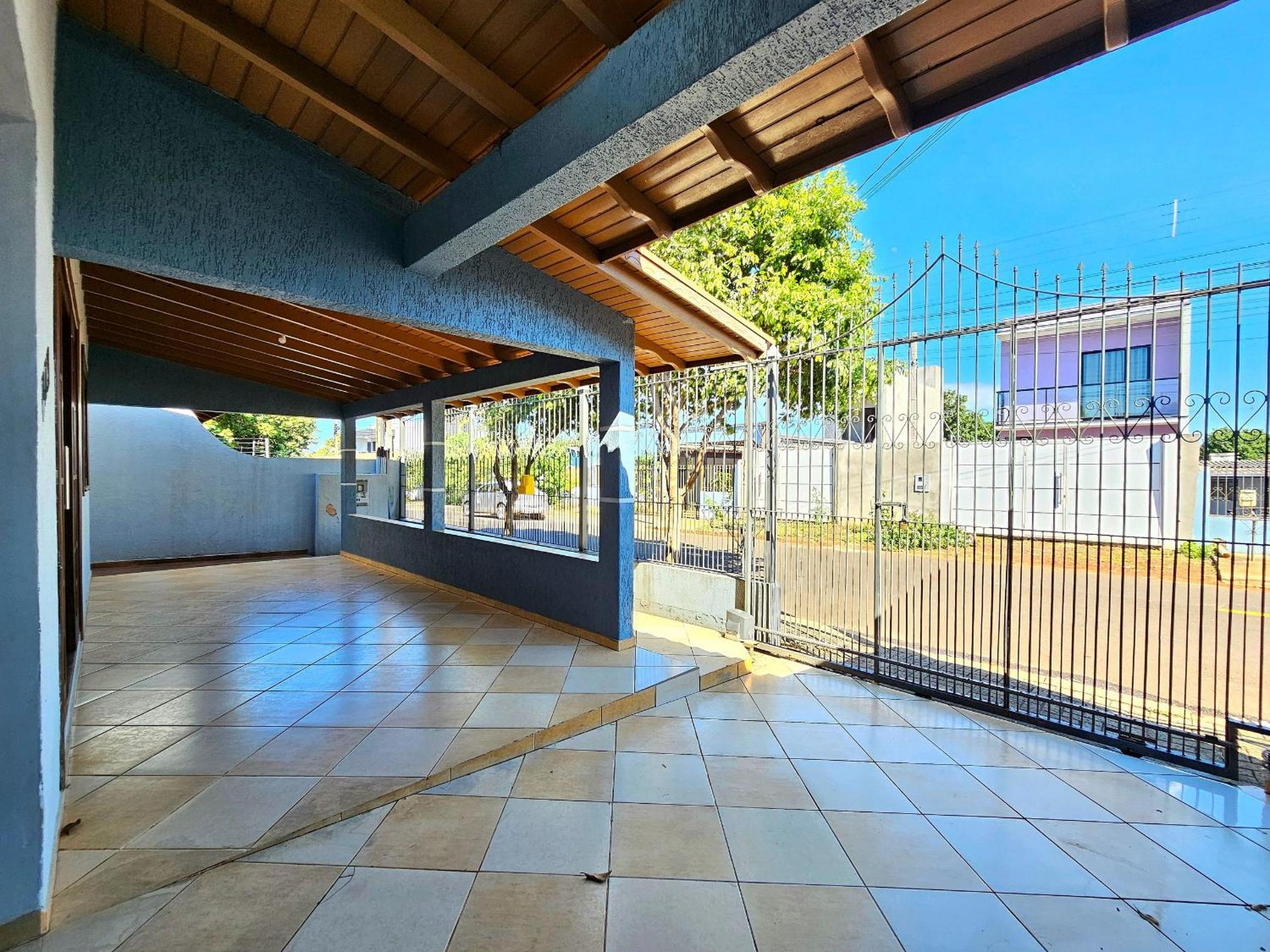Casa Familiar Espaço Amplo com churrasqueira