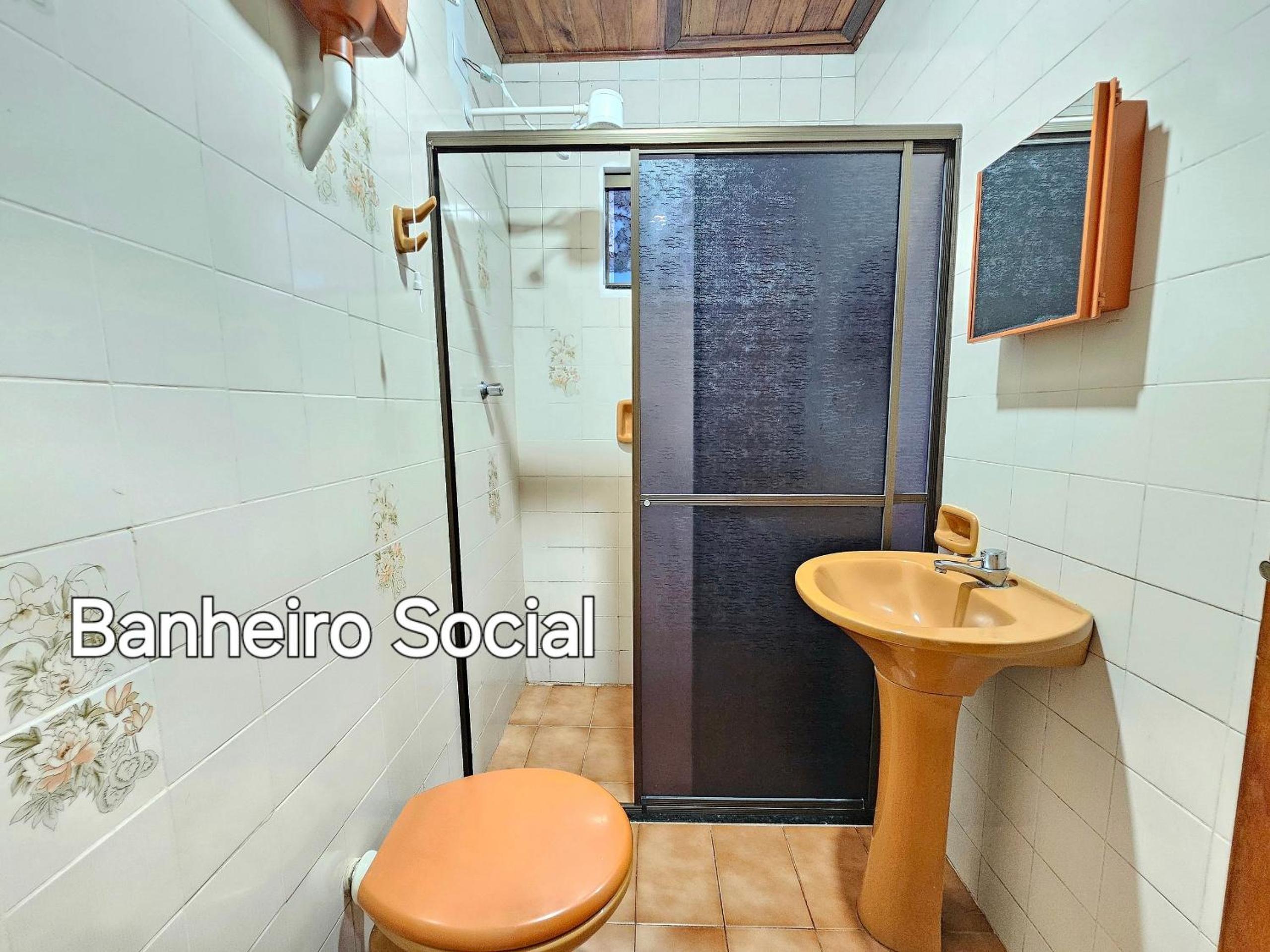 Casa Familiar Espaço Amplo com churrasqueira