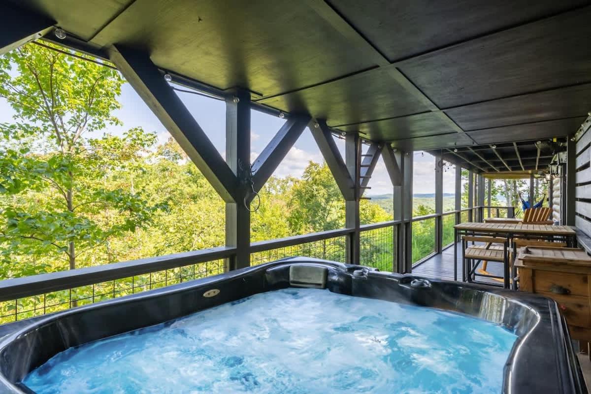 Lux 5Br Lake & Mtn View Hot Tub Firepit Game Rm view 4