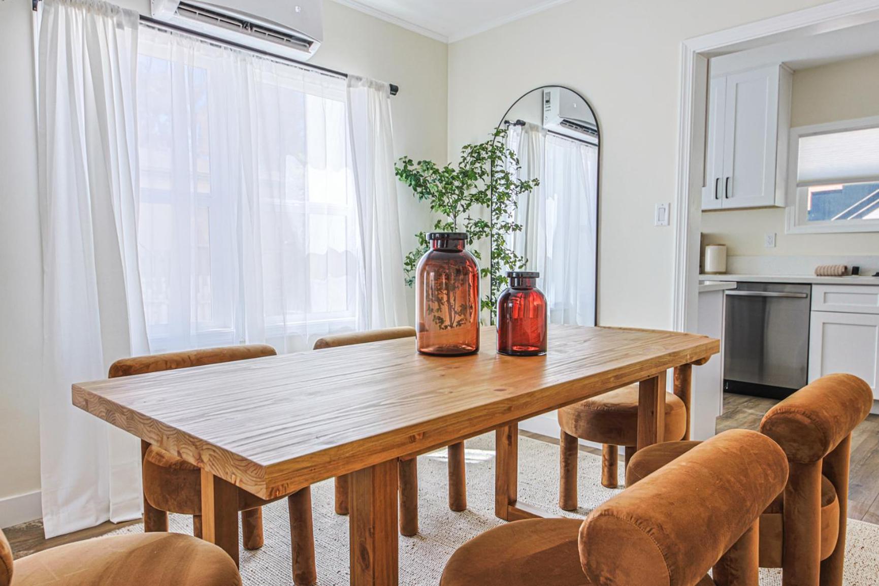 Urban Retreat Room in Shared Apartment Near USC