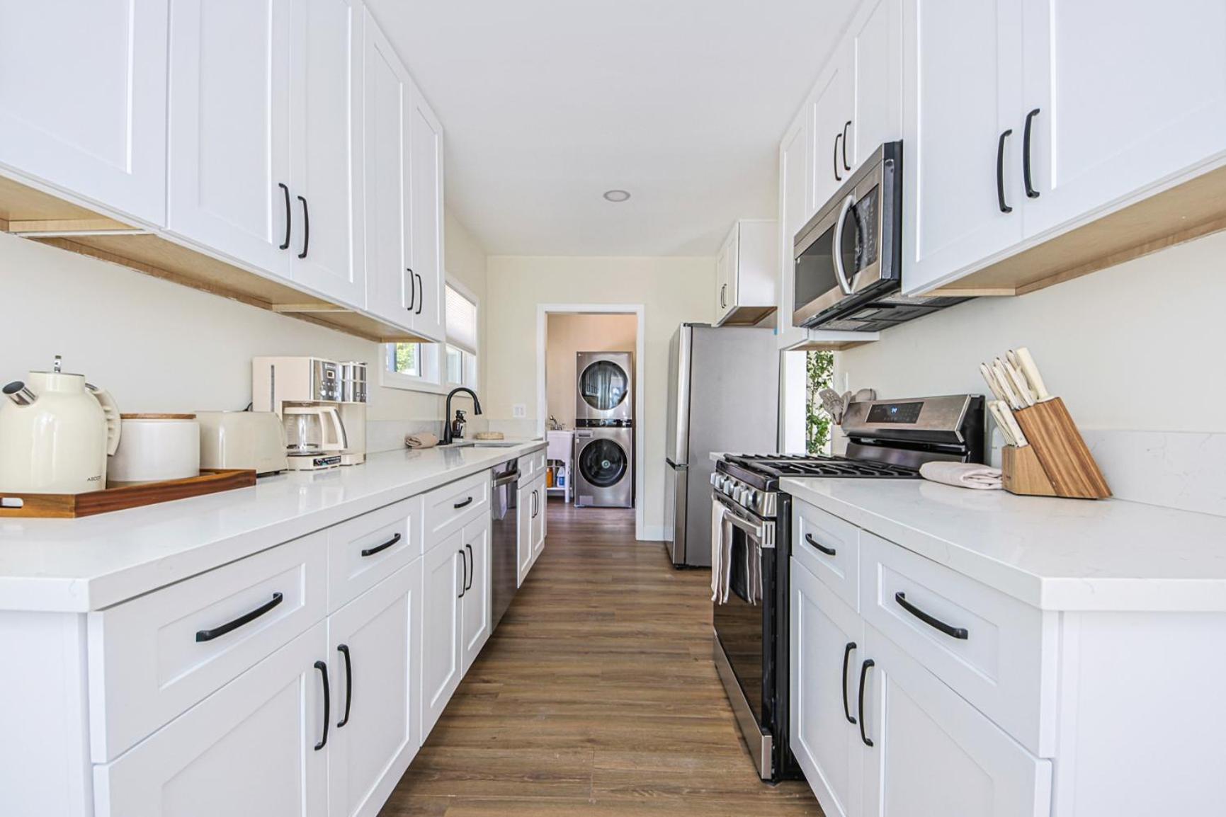 Urban Retreat Room in Shared Apartment Near USC