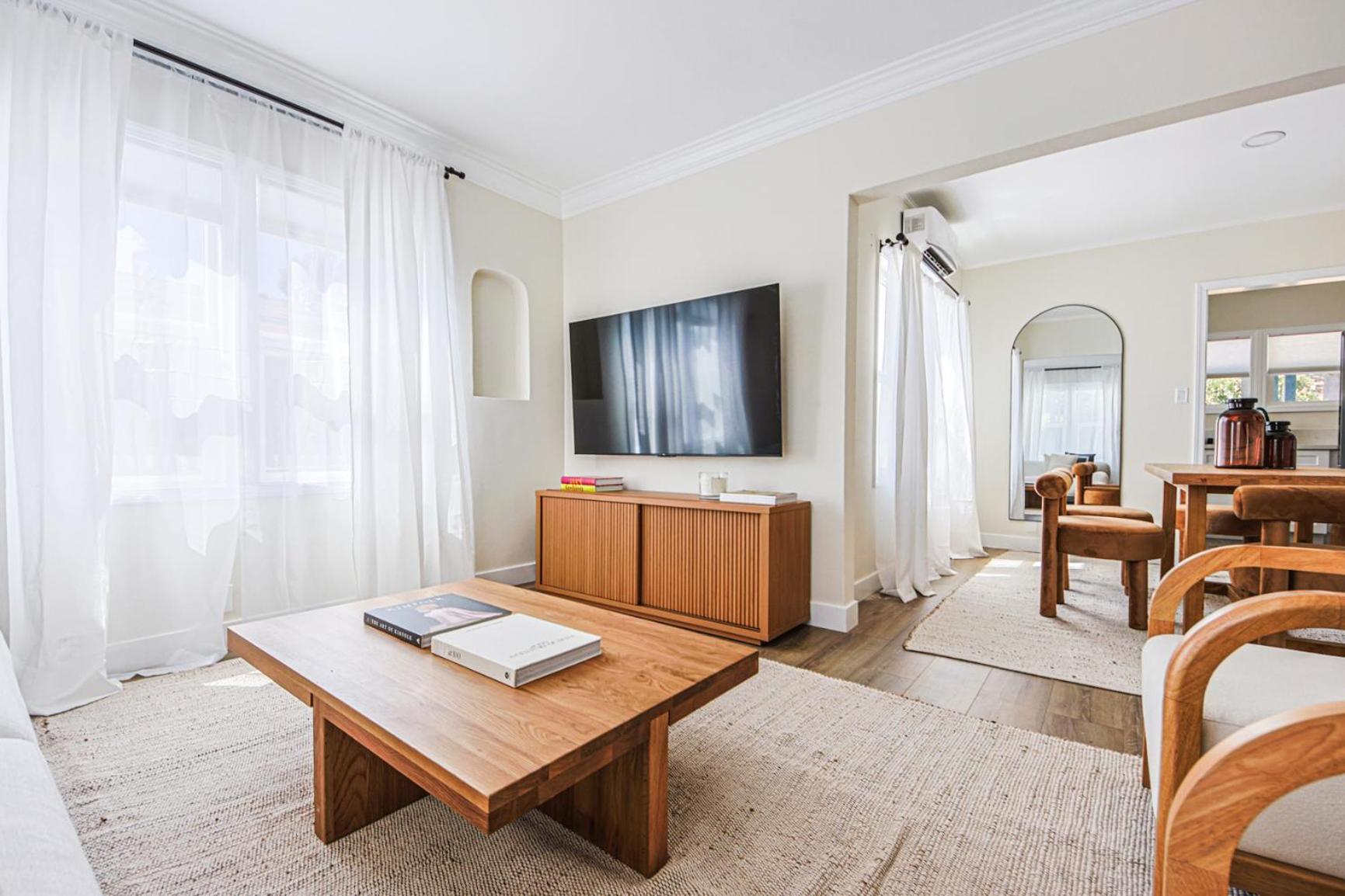 Urban Retreat Room in Shared Apartment Near USC