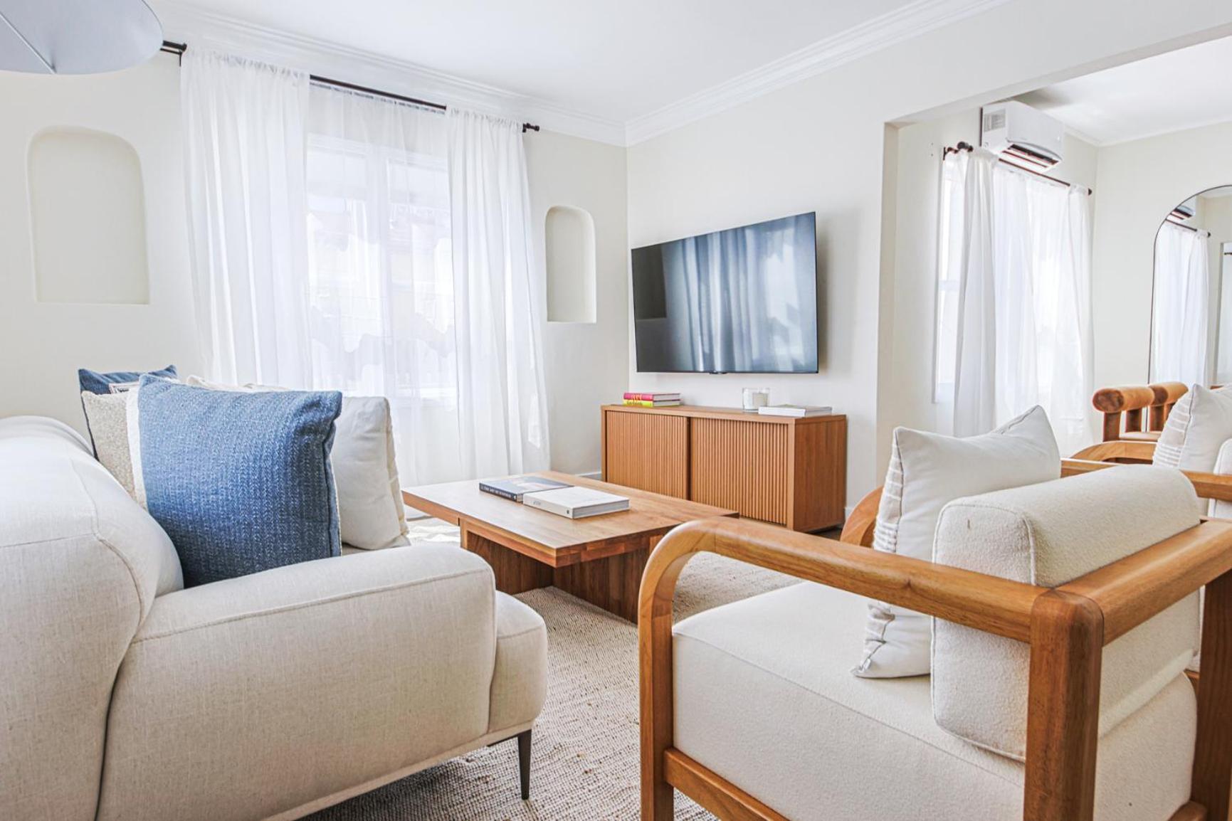 Urban Retreat Room in Shared Apartment Near USC