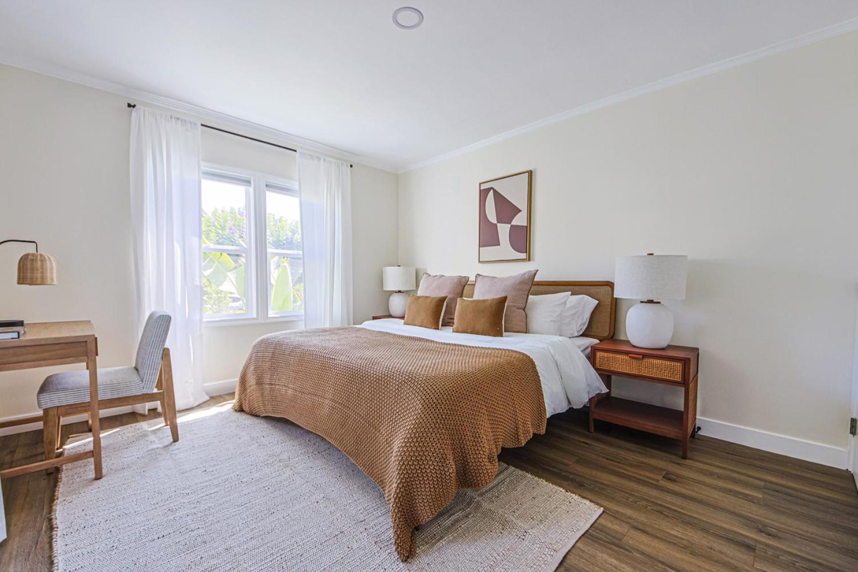 Urban Retreat Room in Shared Apartment Near USC
