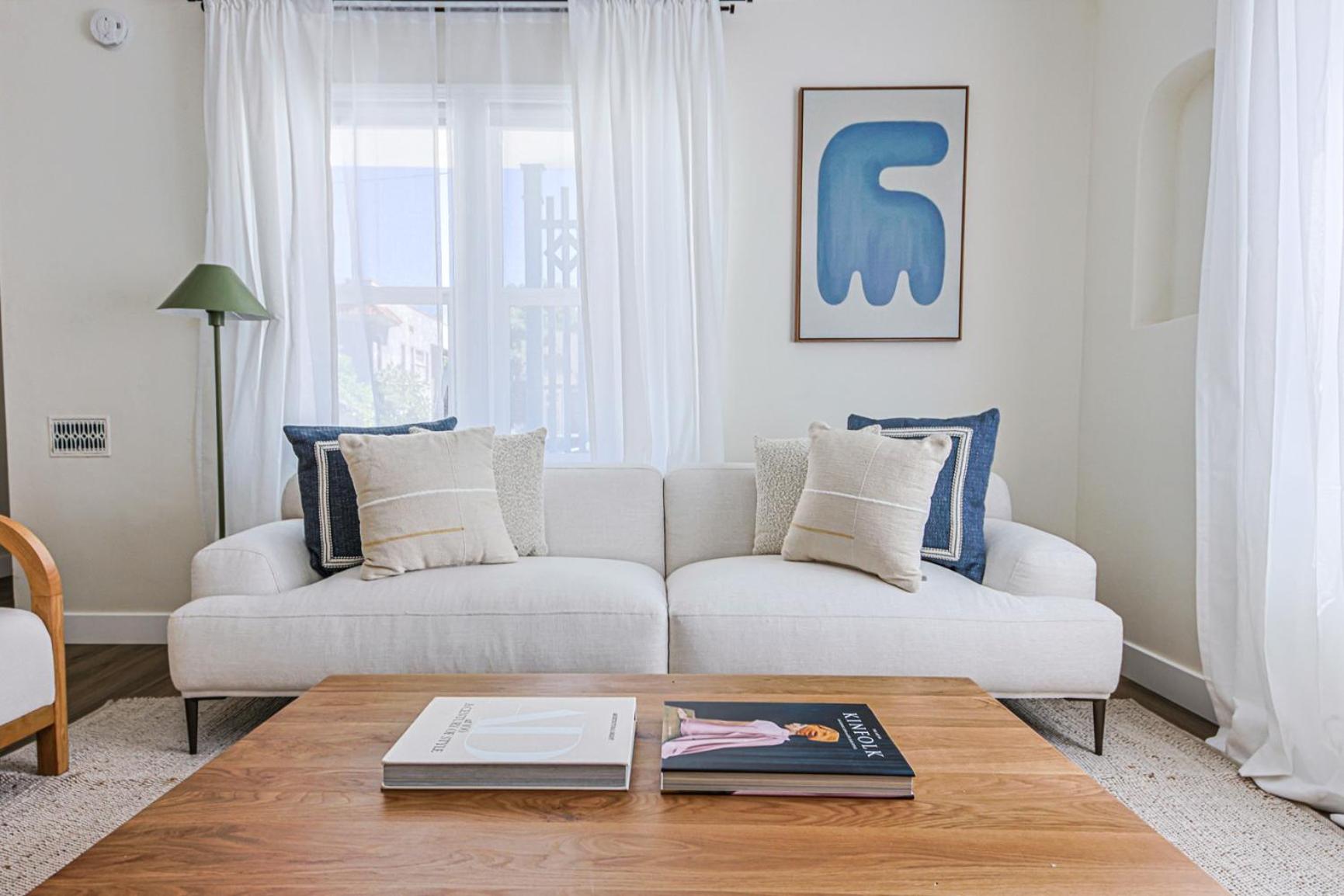 Urban Retreat Room in Shared Apartment Near USC