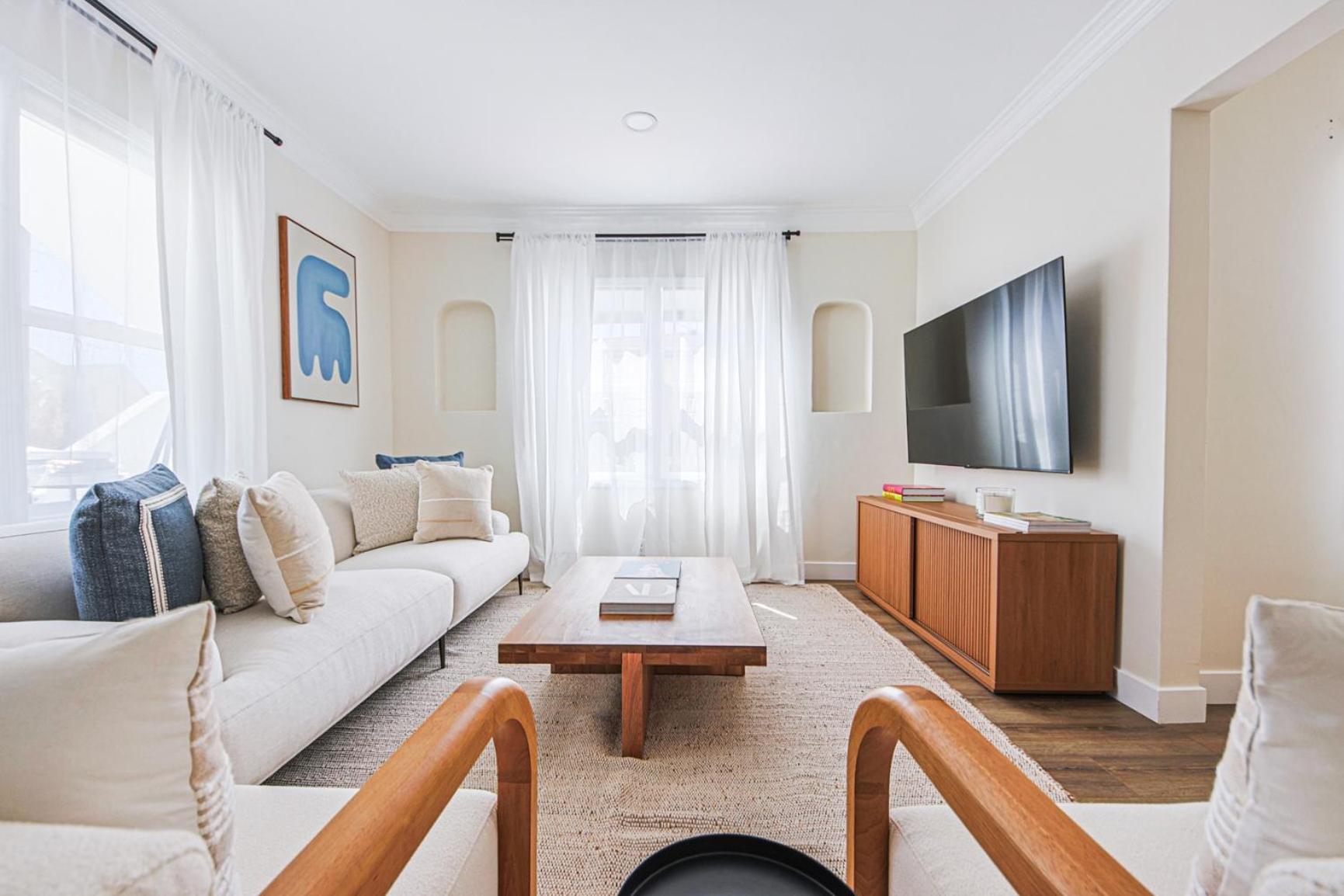 Urban Retreat Room in Shared Apartment Near USC