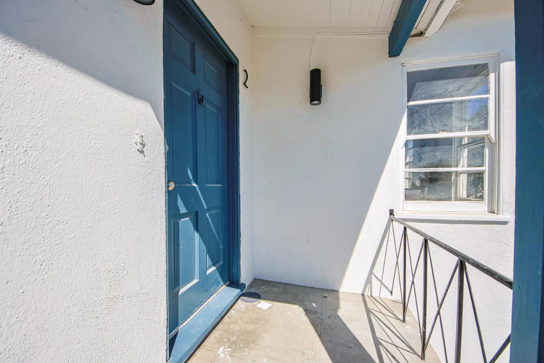 Urban Retreat Room in Shared Apartment Near USC