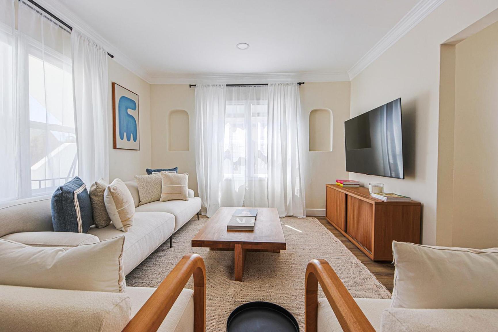 Urban Retreat Room in Shared Apartment Near USC