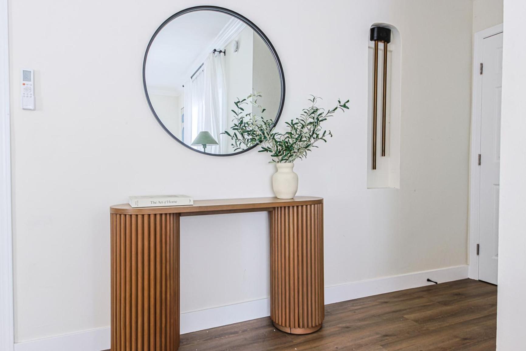 Urban Retreat Room in Shared Apartment Near USC