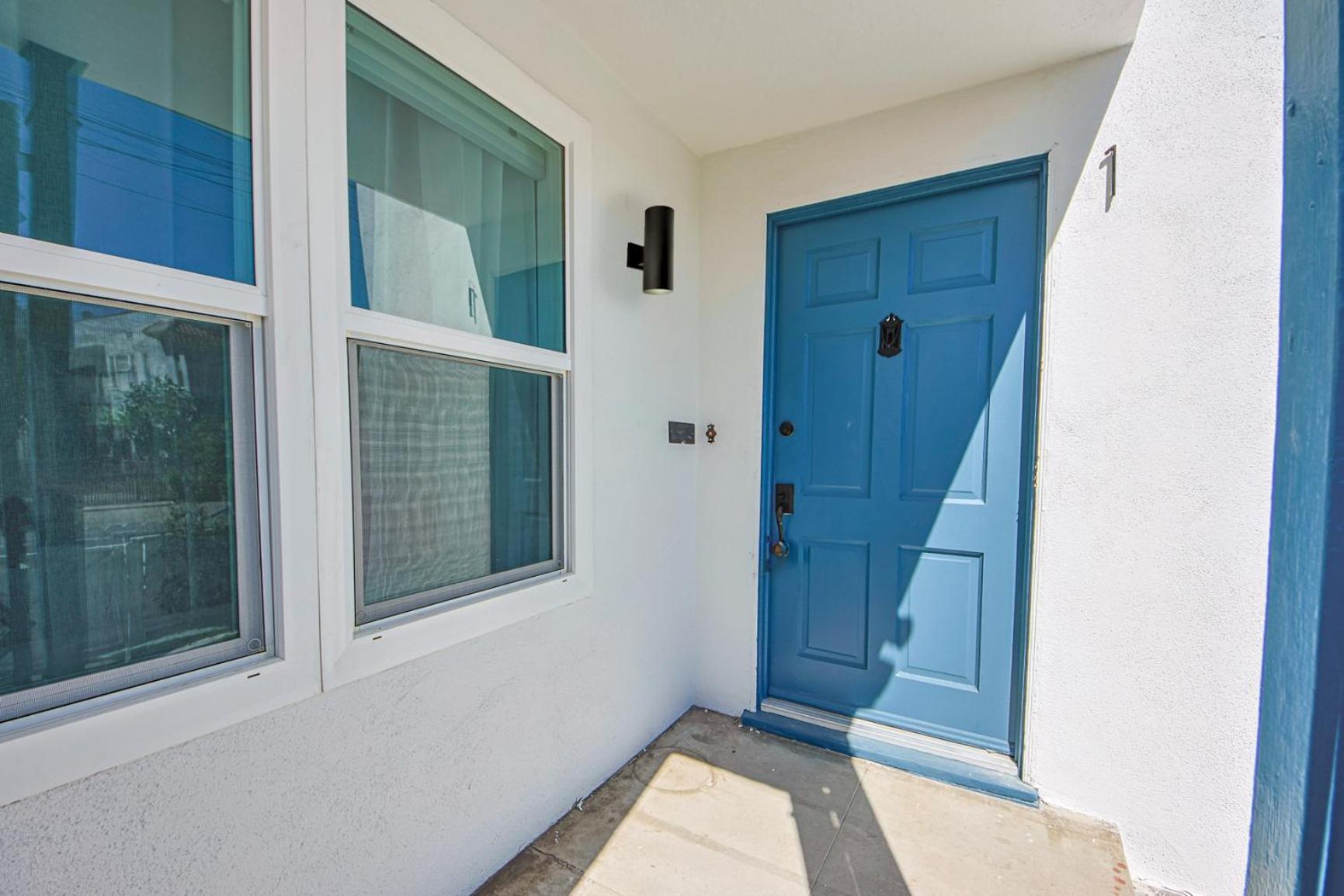 Urban Retreat Room in Shared Apartment Near USC