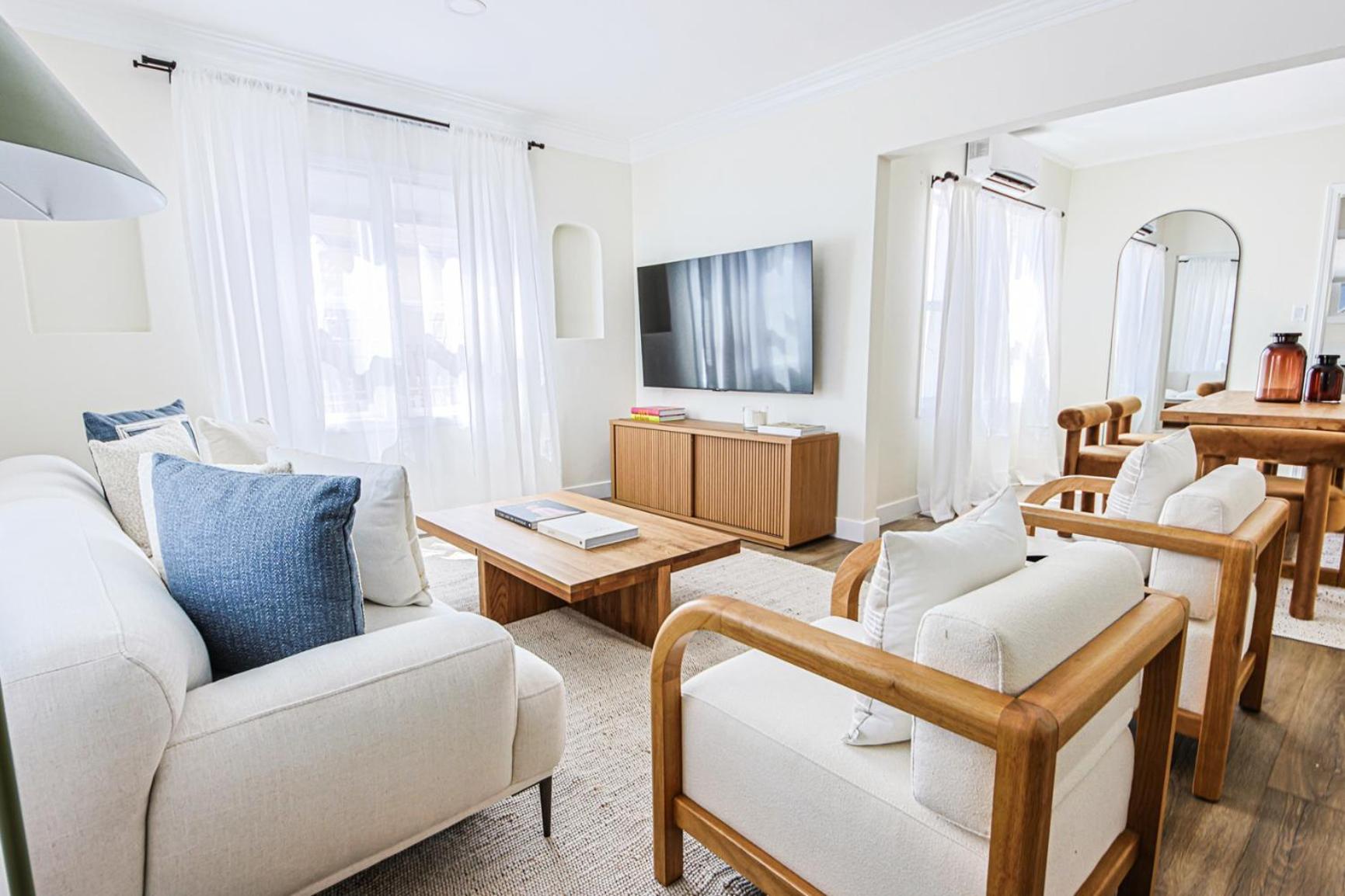 Urban Retreat Room in Shared Apartment Near USC