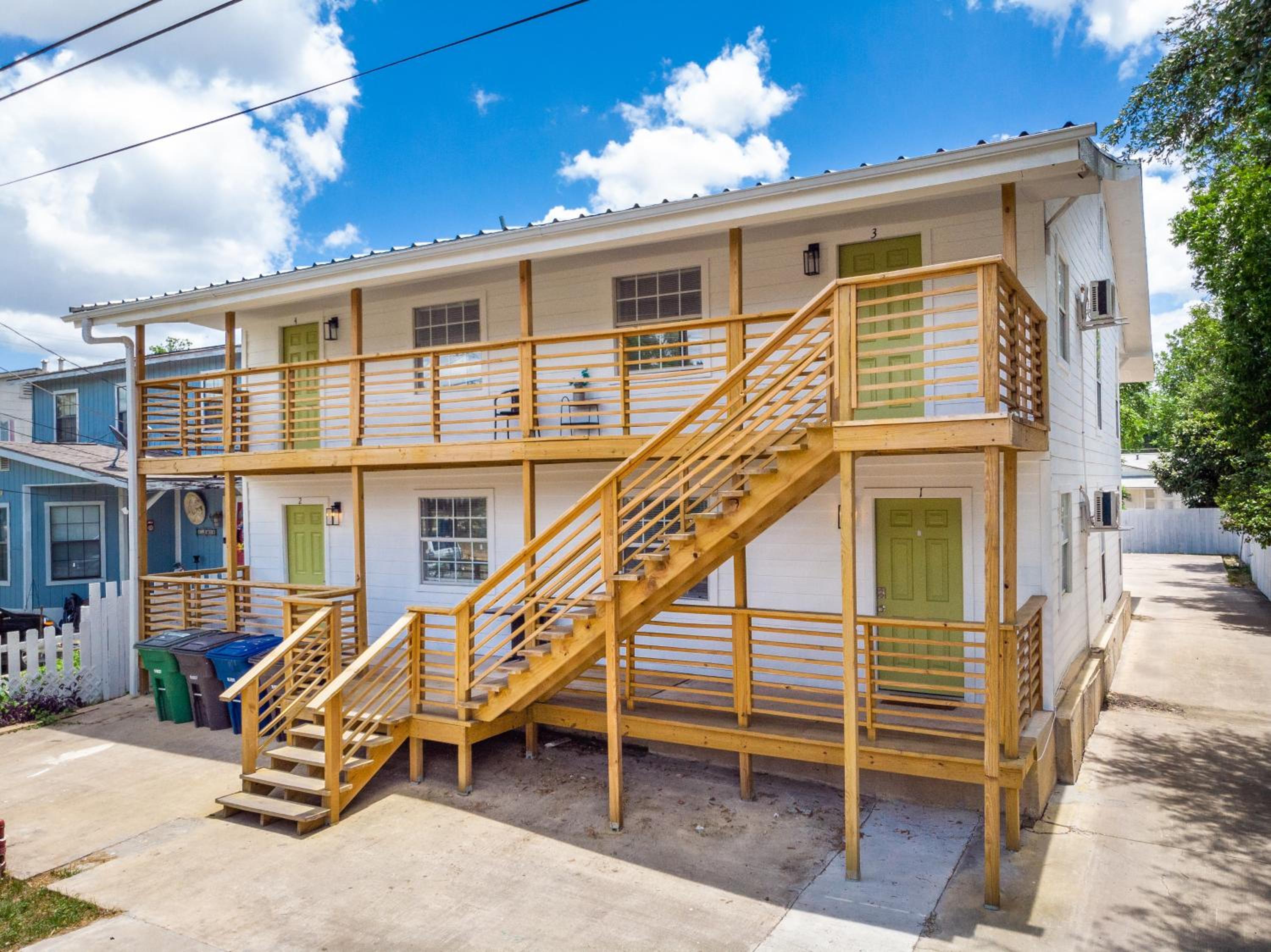 1Bed 1Bath Haven , Prime Location with Parking view 2