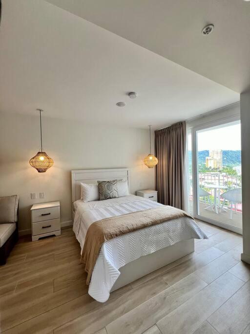 Brand New-Beachfront-Downtown PP1104