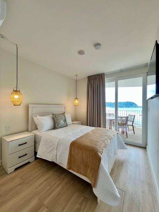 Brand New-Beachfront-Downtown PP1104