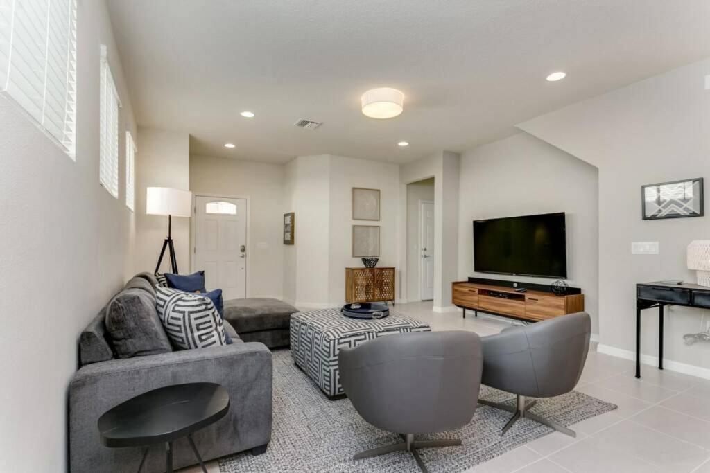 Dream Vacation 5 Star 8 Miles from Disney Area8877