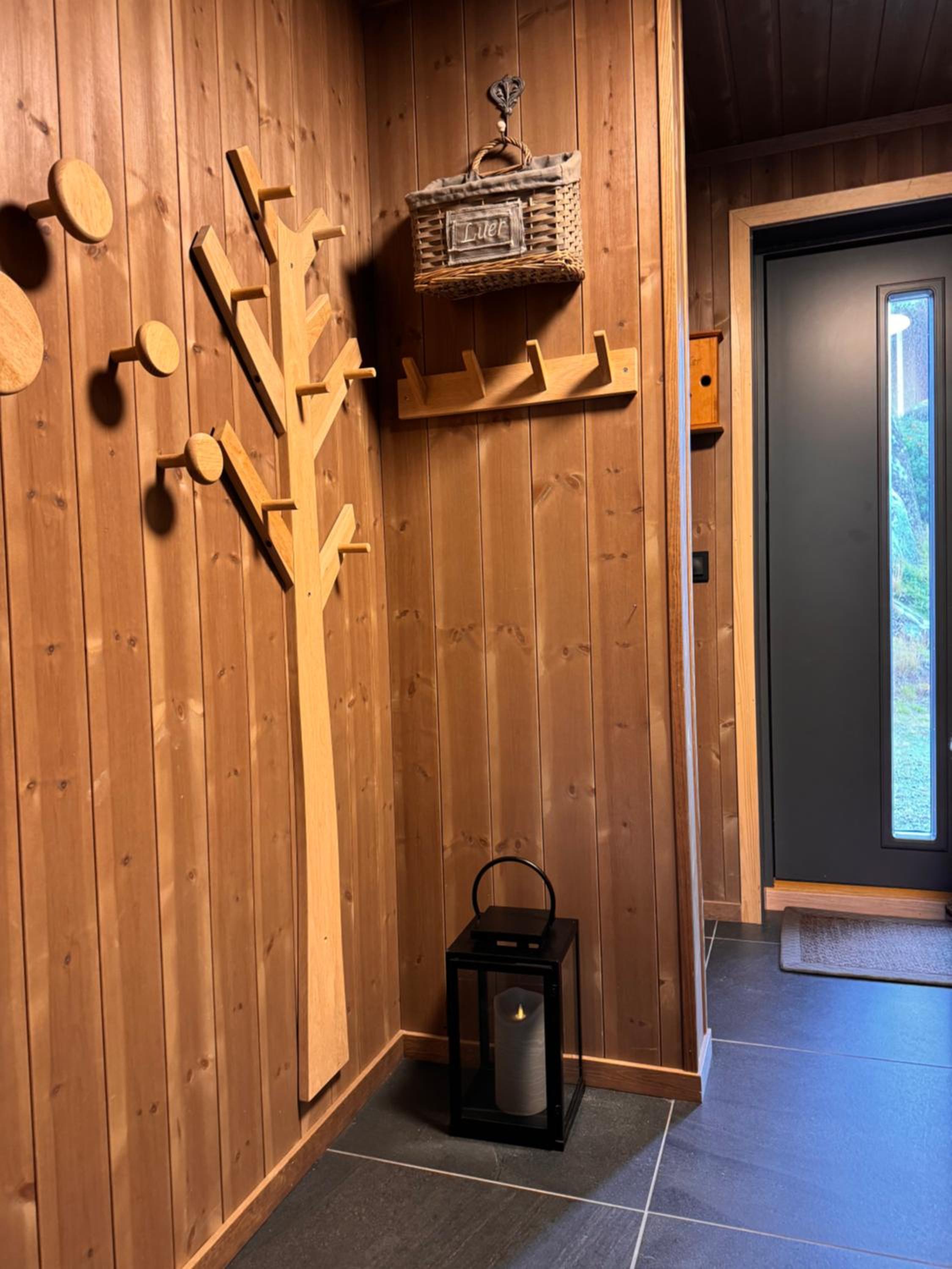 Oceanfront Cabin in Lofoten with Panoramic View view 2