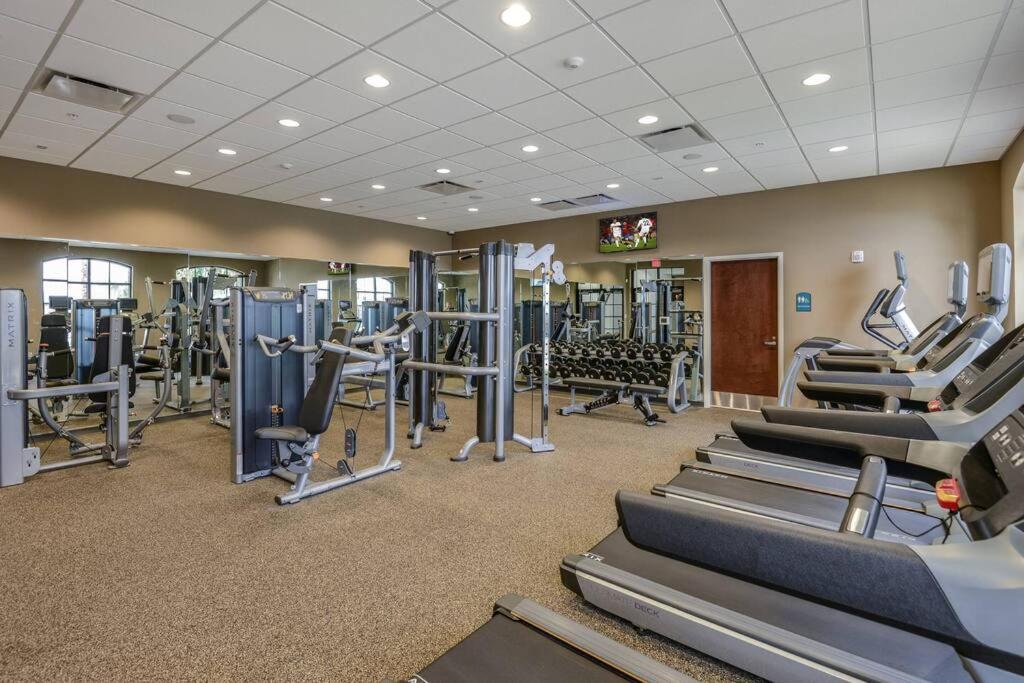 Dluxx Dream Vacation 8 miles from Disney 8877