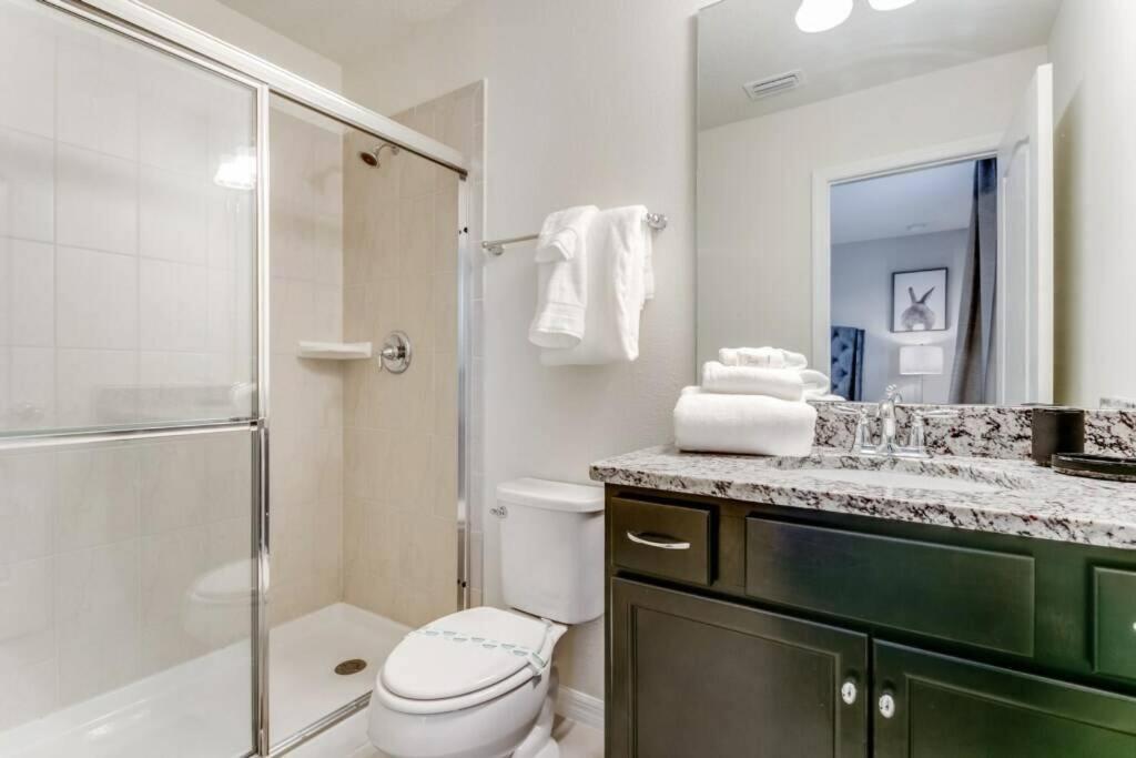 Dluxx Dream Vacation 8 miles from Disney 8877