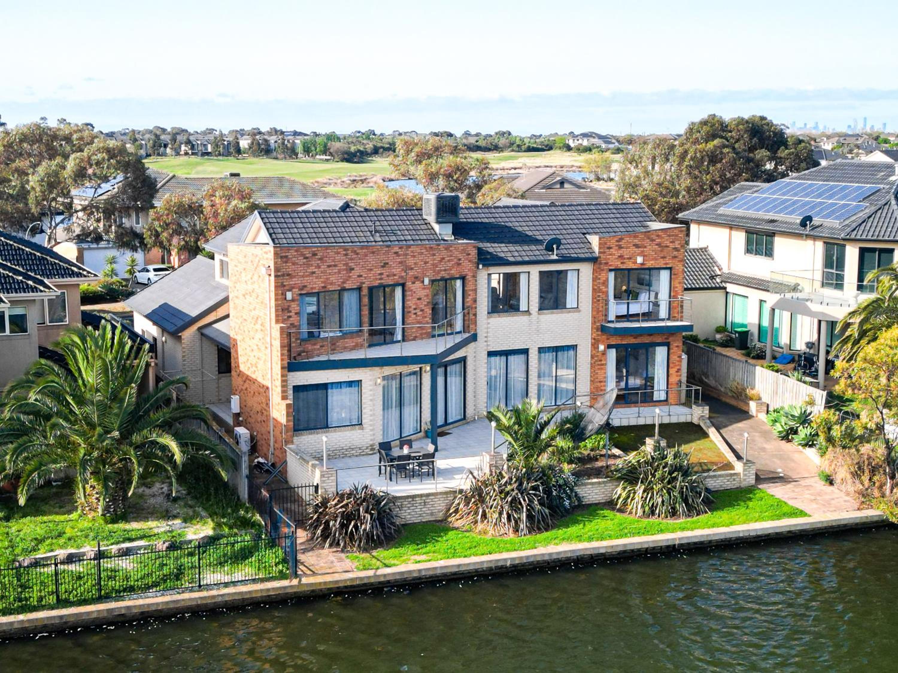 StayAU 6BR Deluxe Lakeview House Point Cook