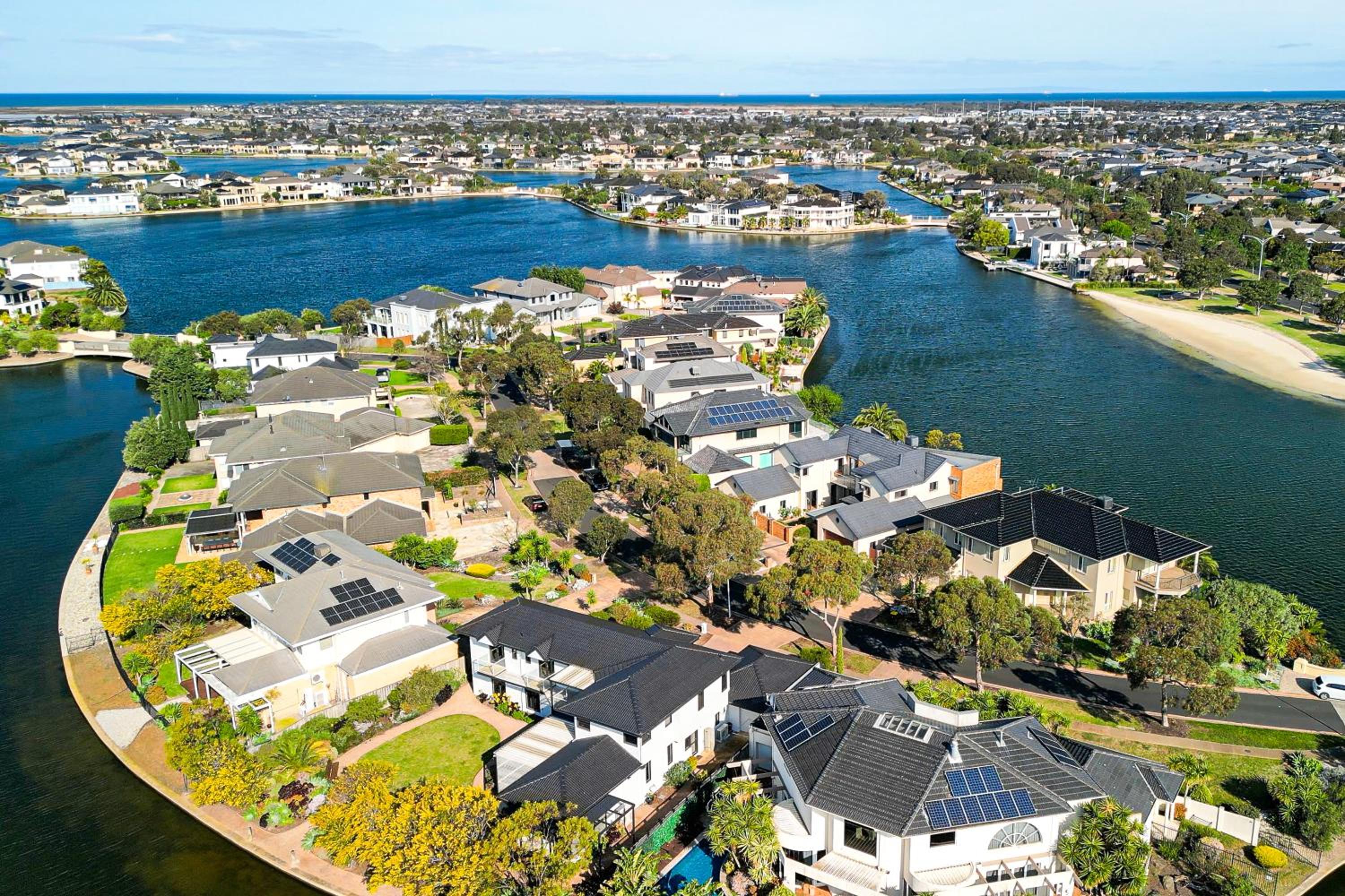 StayAU 6BR Deluxe Lakeview House Point Cook