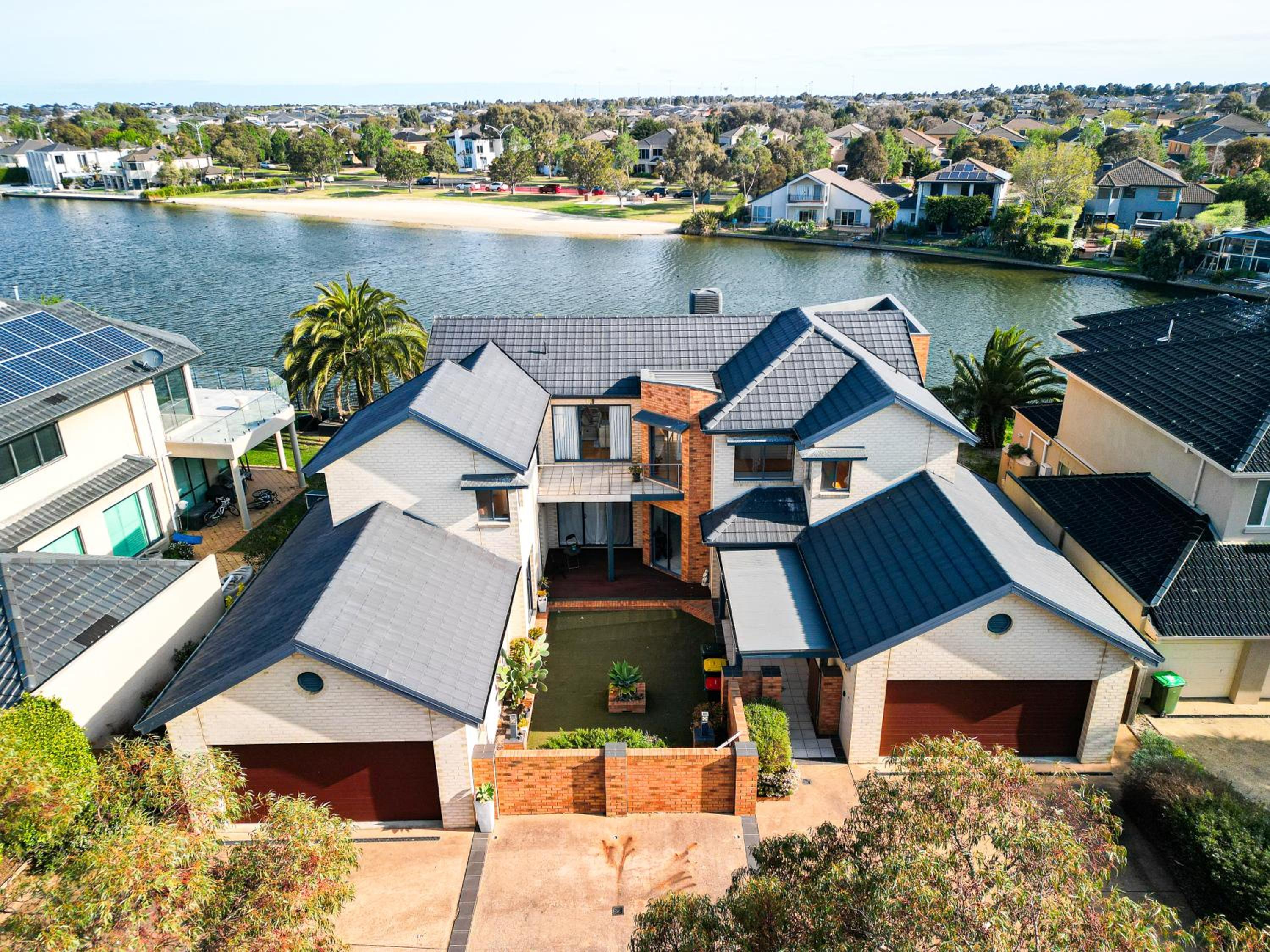 StayAU 6BR Deluxe Lakeview House Point Cook