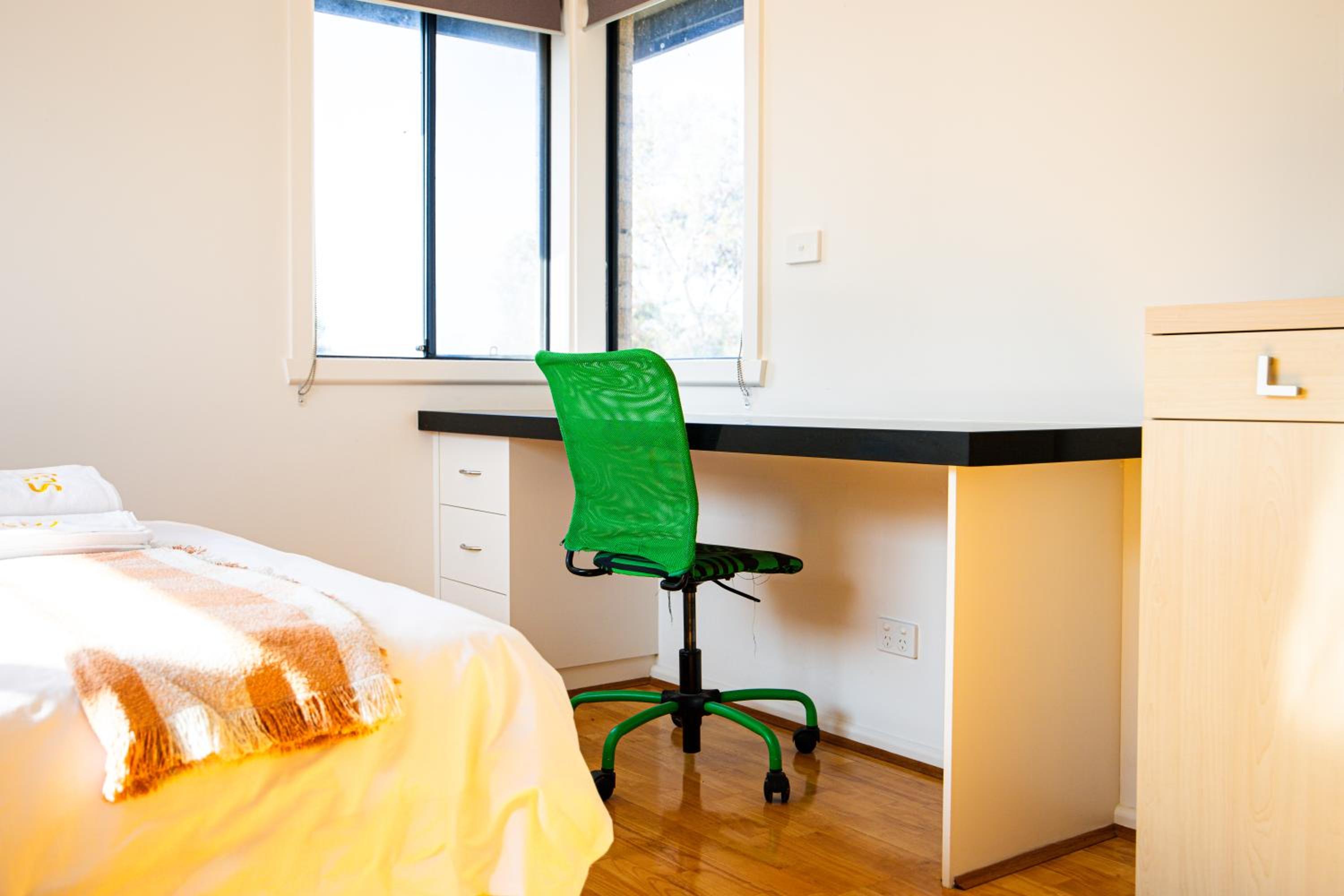 StayAU 6BR Deluxe Lakeview House Point Cook