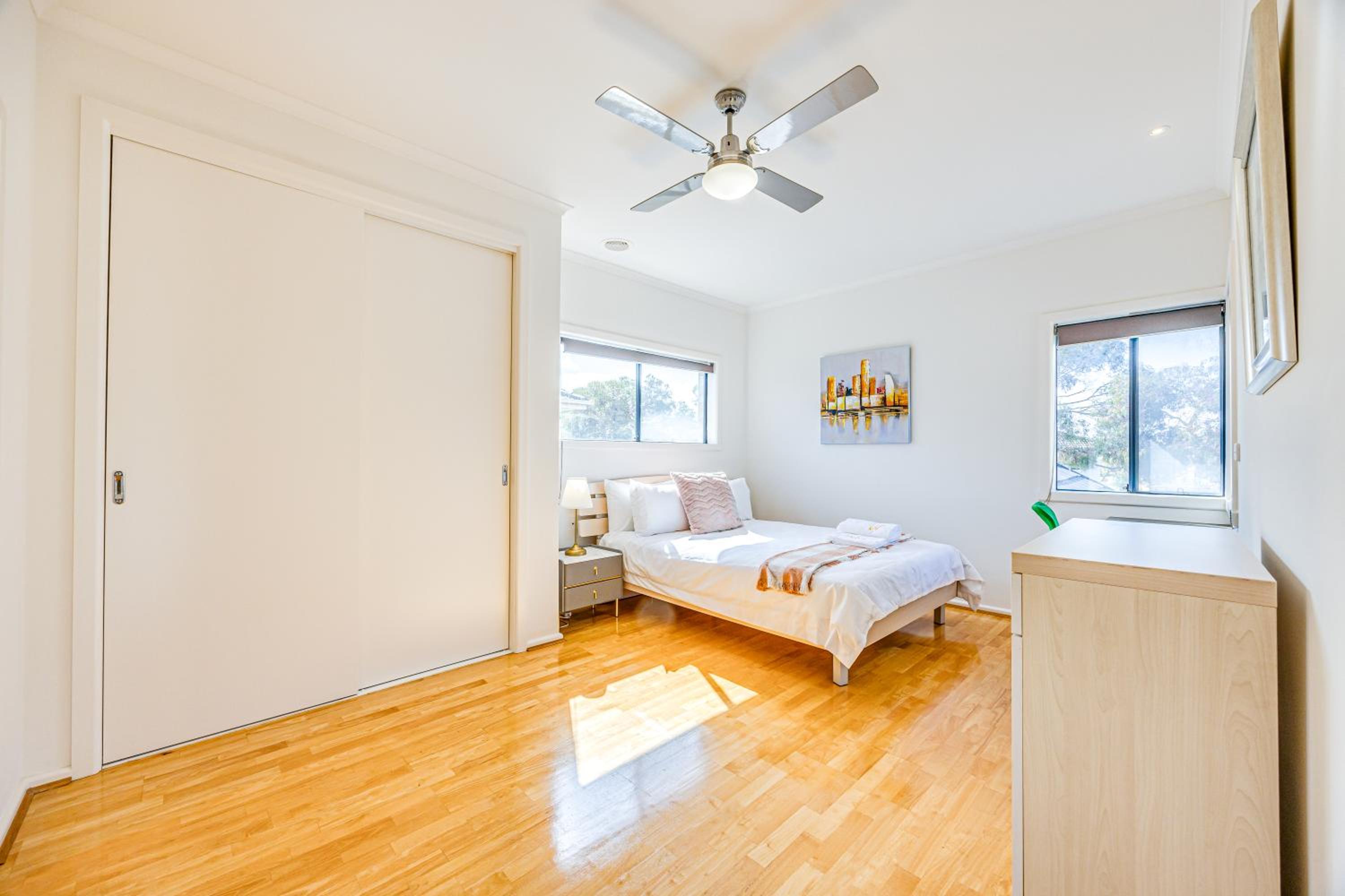 StayAU 6BR Deluxe Lakeview House Point Cook