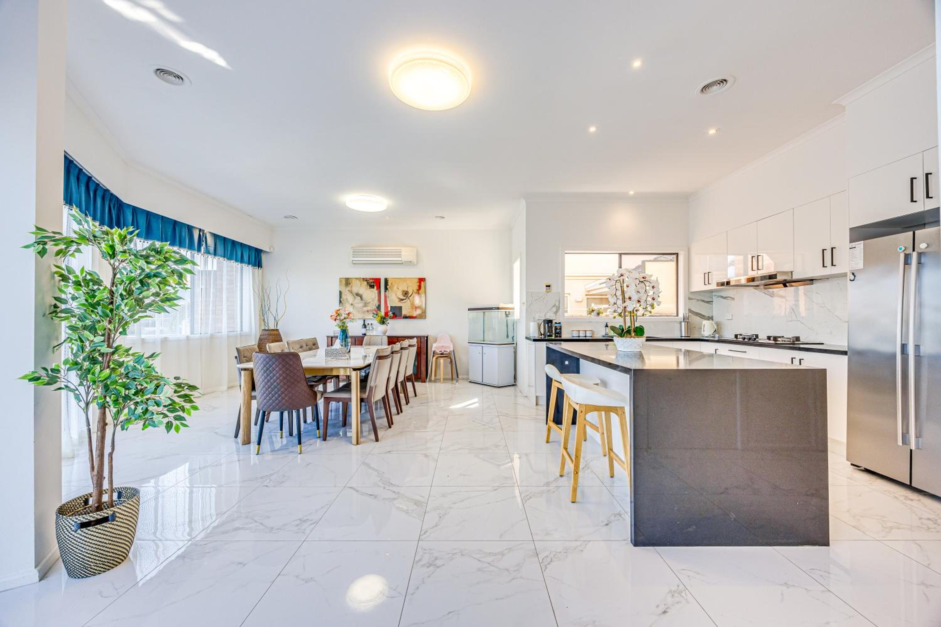 StayAU 6BR Deluxe Lakeview House Point Cook