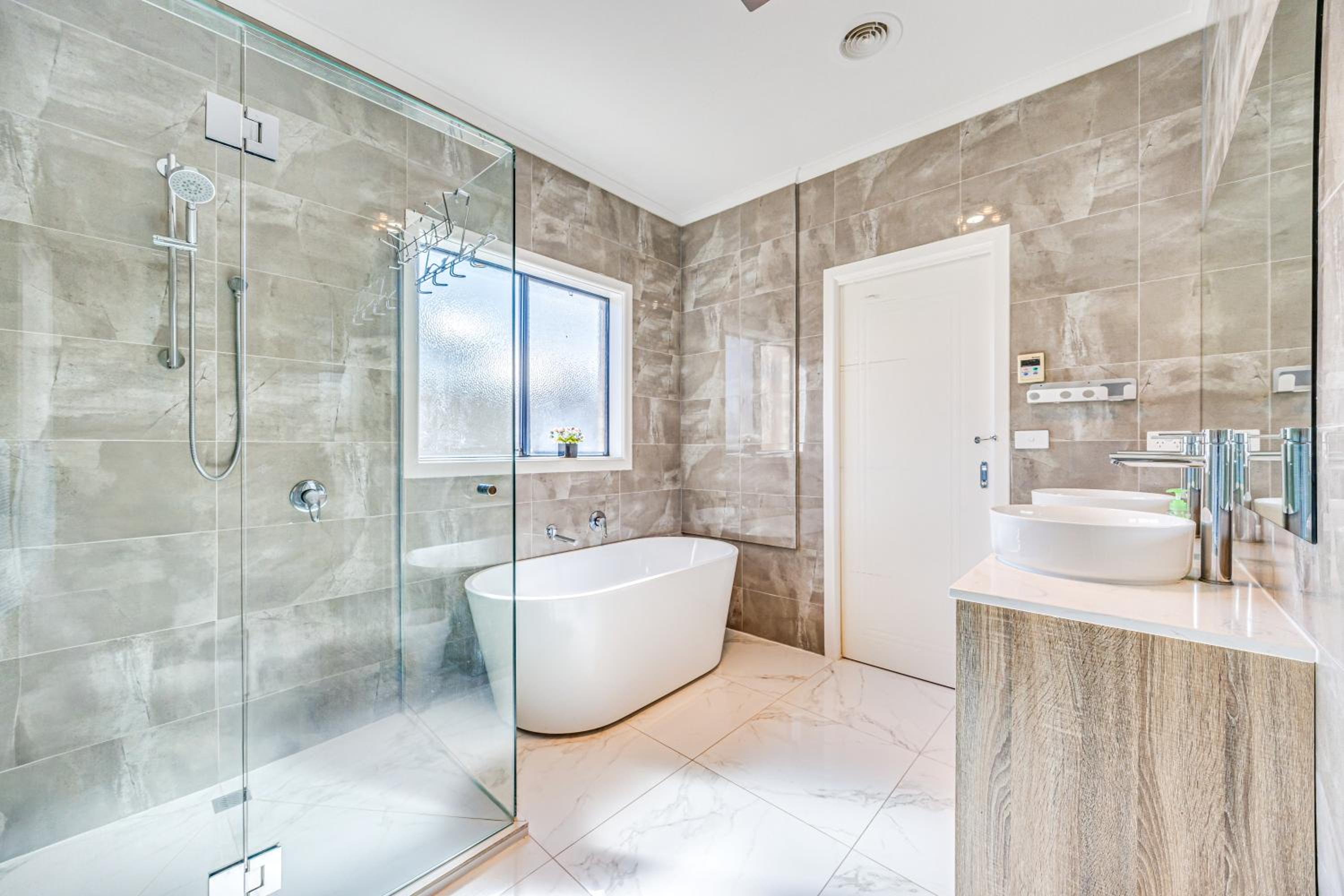 StayAU 6BR Deluxe Lakeview House Point Cook